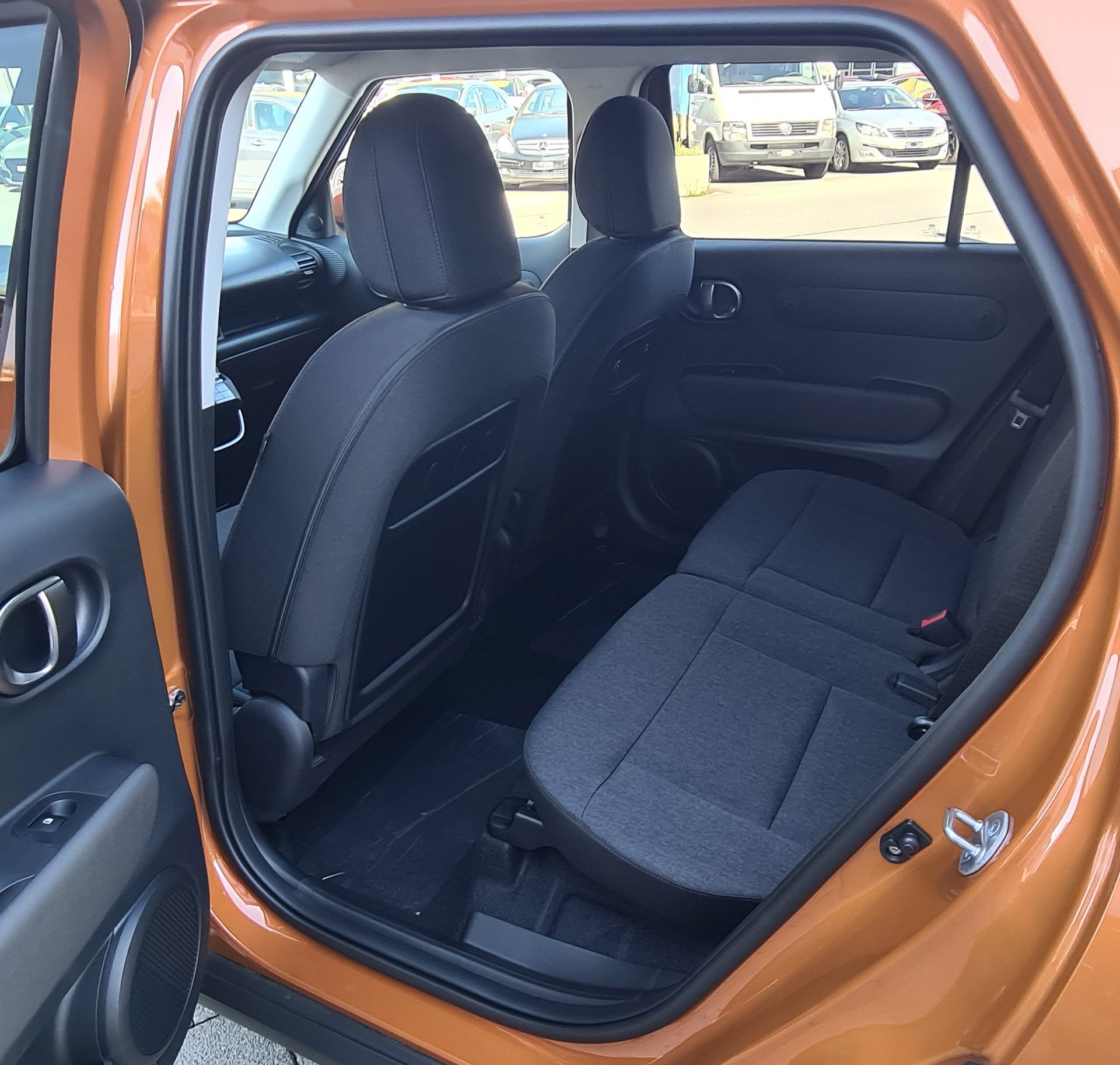 HYUNDAI Inster 49kWh Amplia-image-10