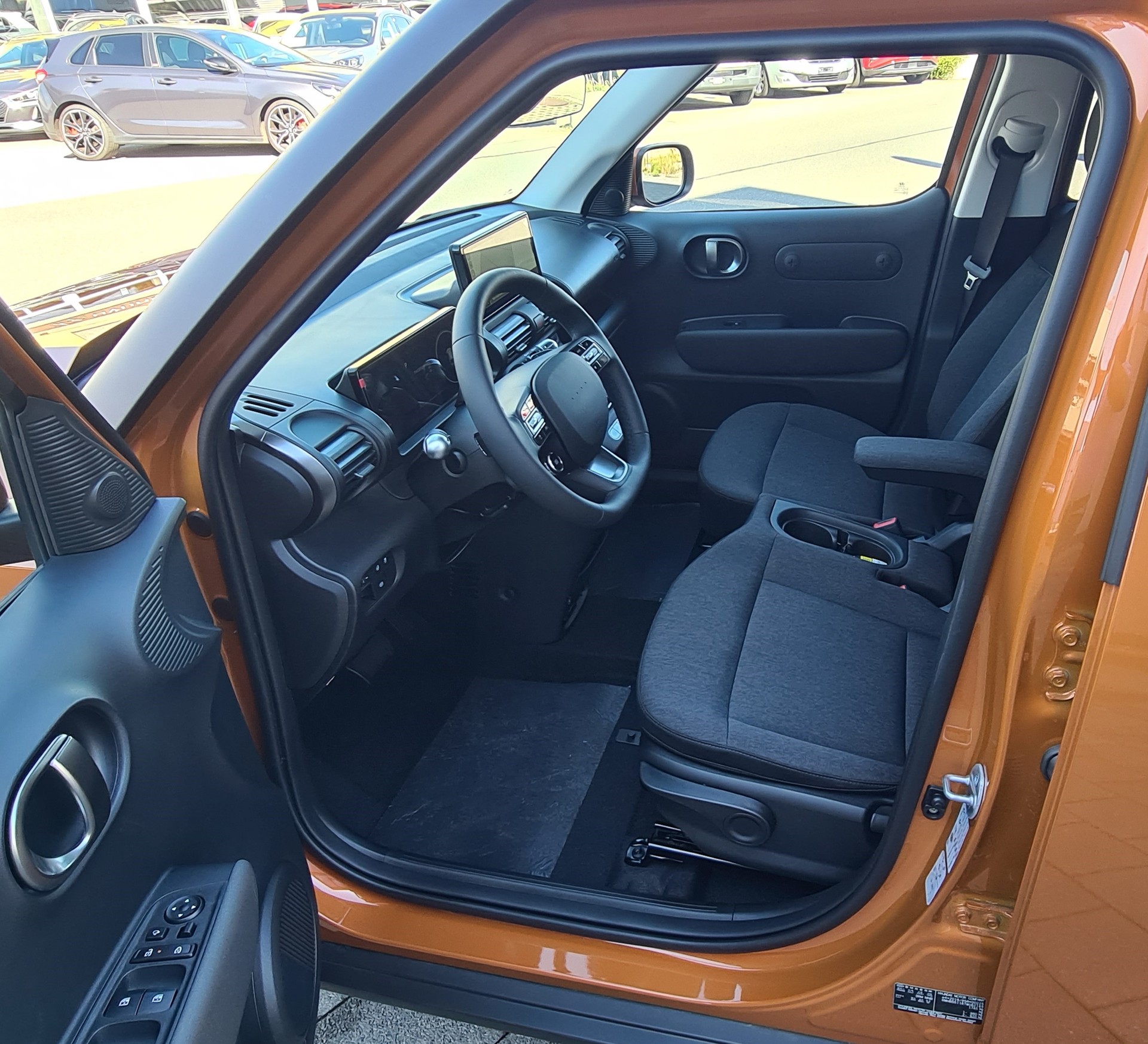 HYUNDAI Inster 49kWh Amplia-image-9