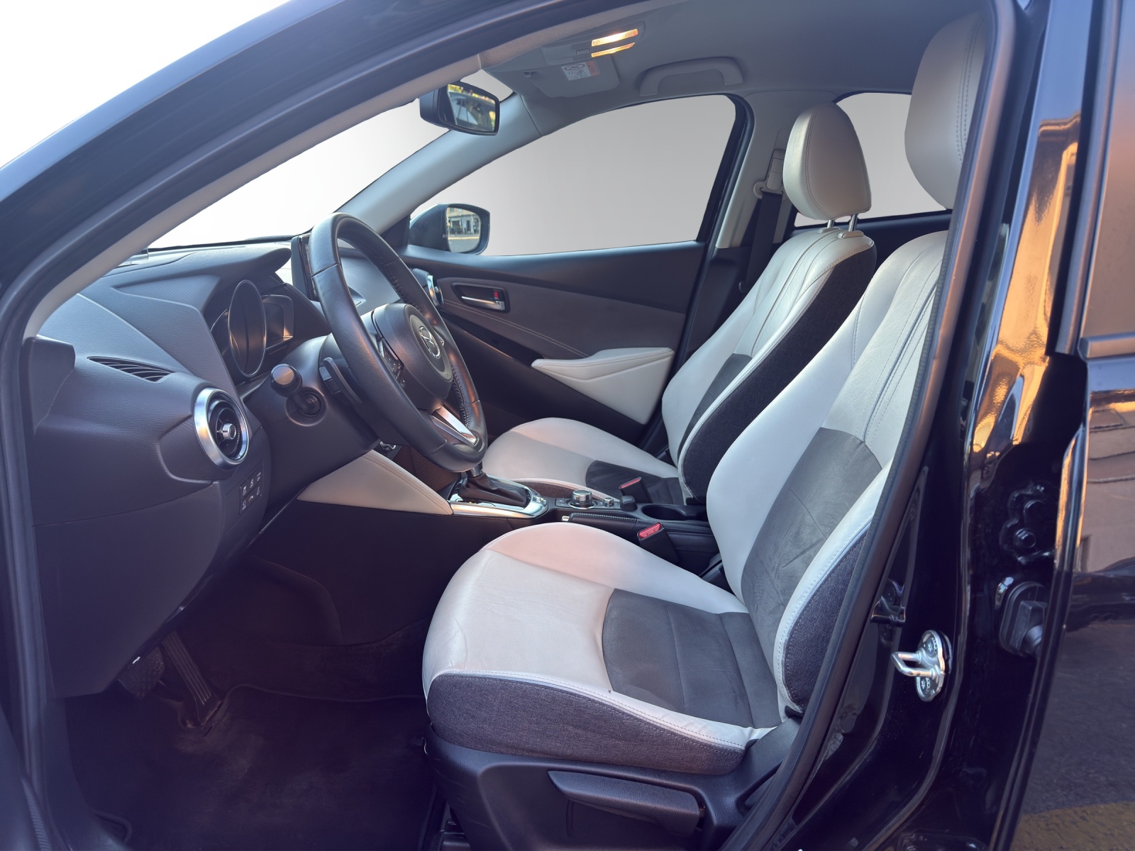 MAZDA 2 G 90 Revolution-image-6