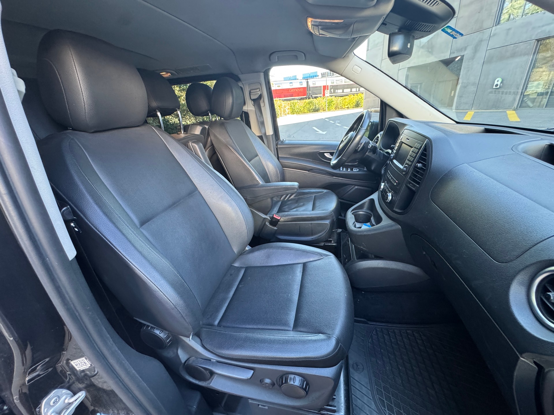 MERCEDES-BENZ Vito 119 BlueTEC Tourer Select L 4Matic 7G-Tronic-image-7