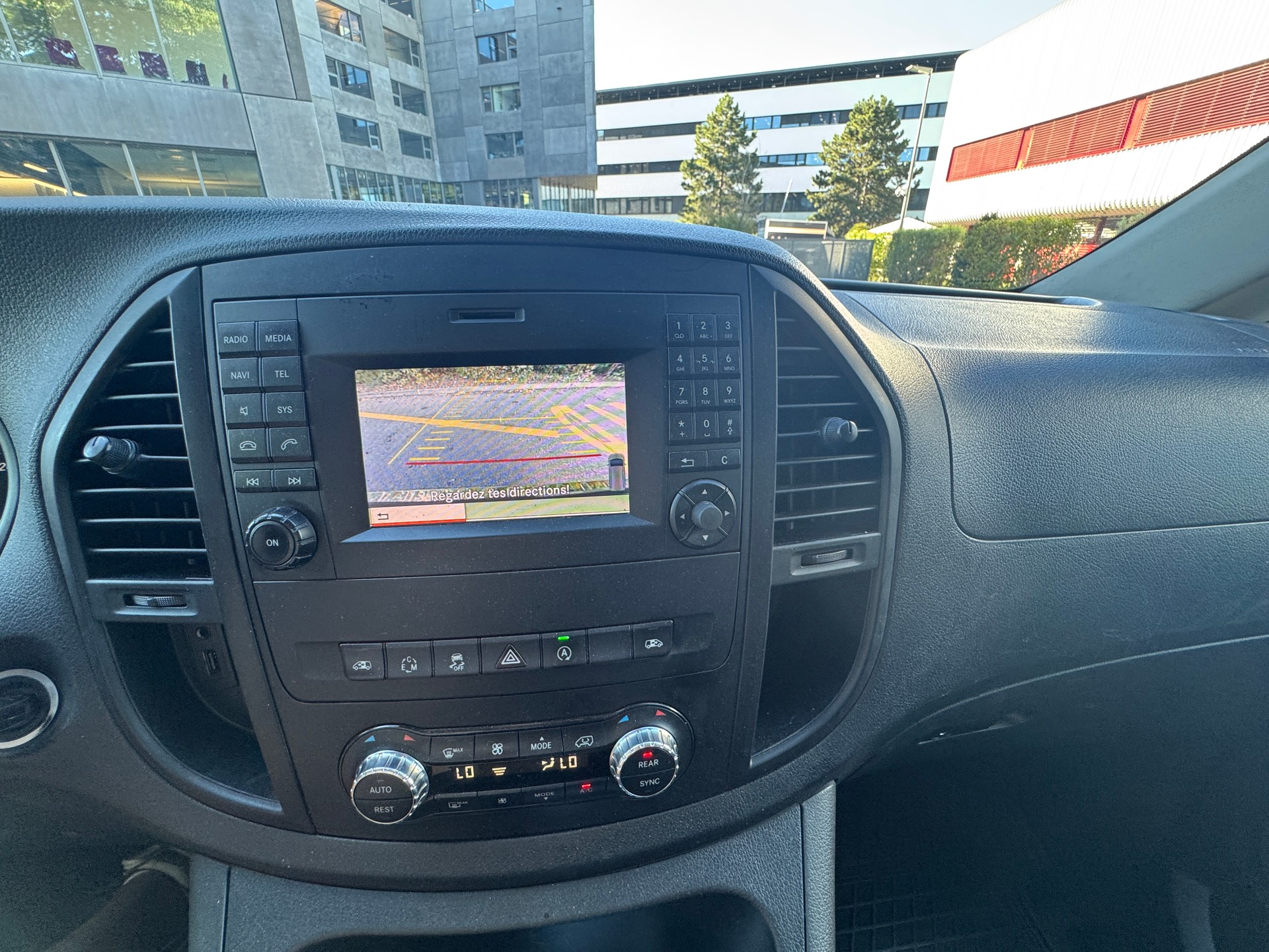 MERCEDES-BENZ Vito 119 BlueTEC Tourer Select L 4Matic 7G-Tronic-image-13
