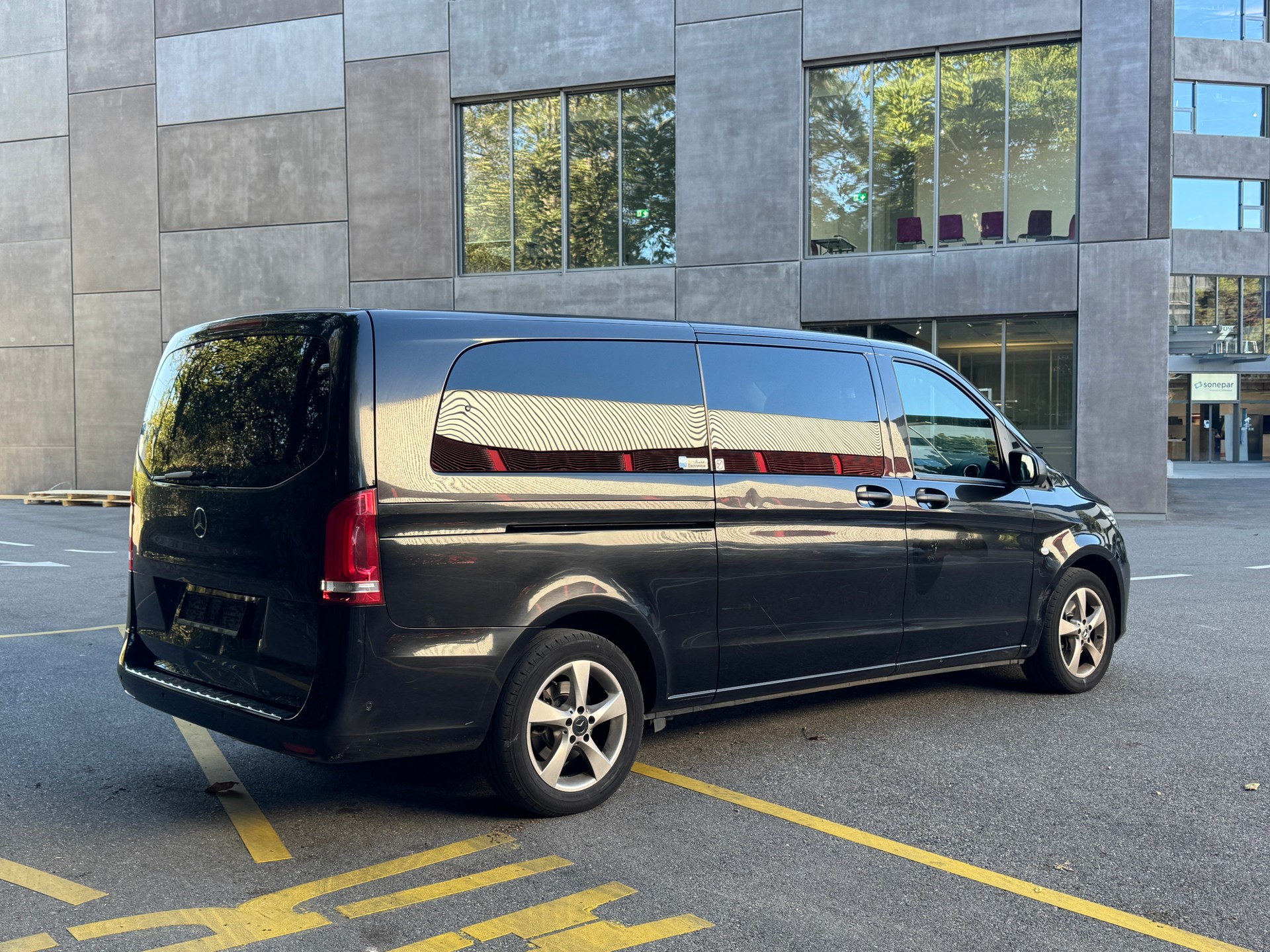 MERCEDES-BENZ Vito 119 BlueTEC Tourer Select L 4Matic 7G-Tronic-image-3