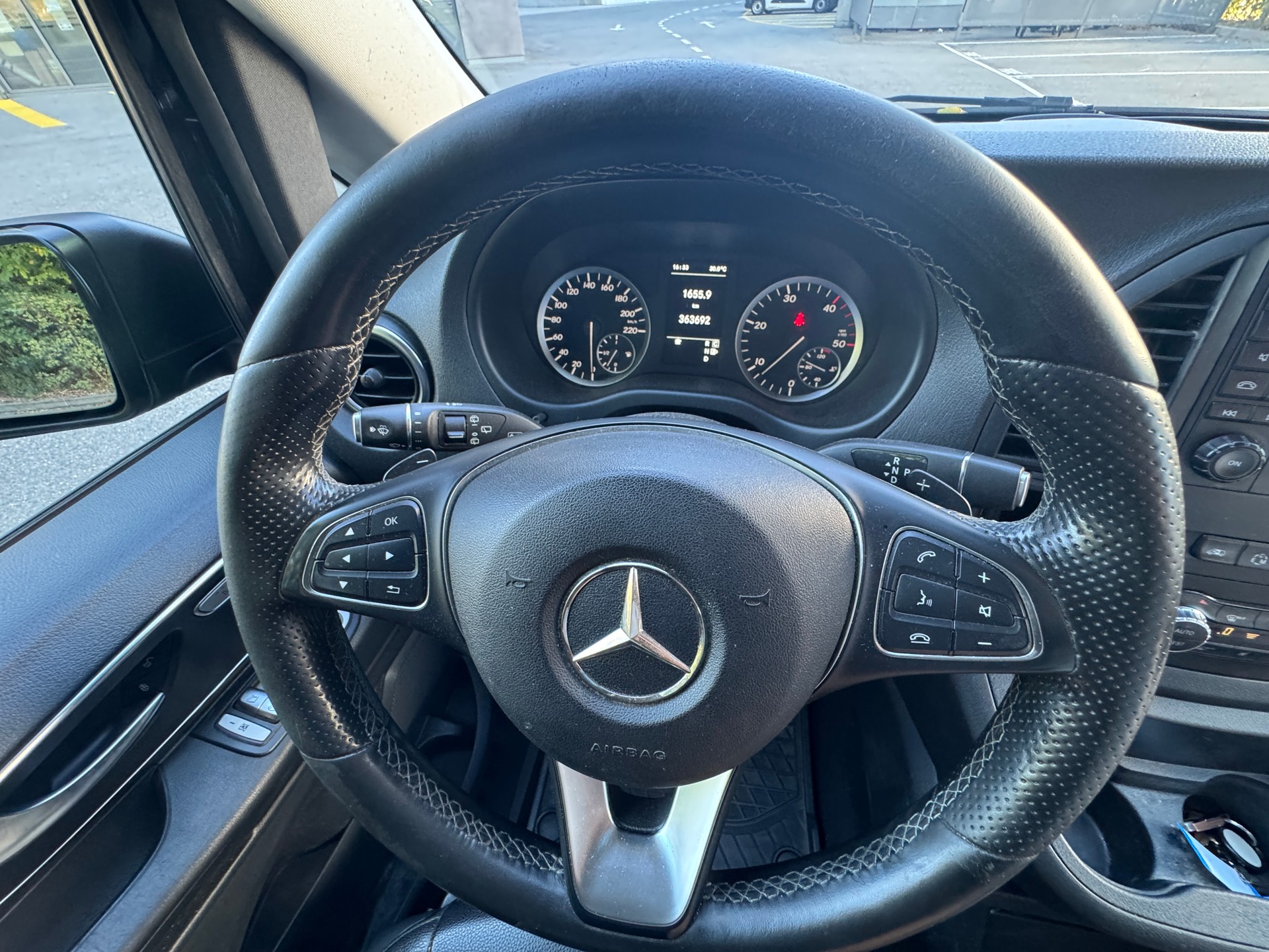MERCEDES-BENZ Vito 119 BlueTEC Tourer Select L 4Matic 7G-Tronic-image-12