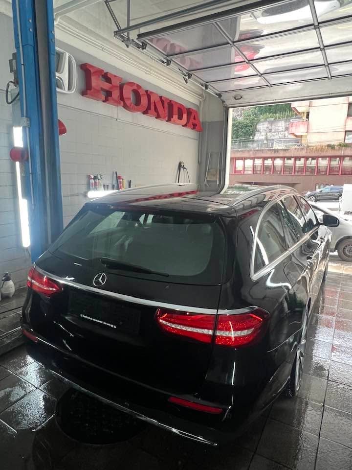 MERCEDES-BENZ E 220 d Swiss Star AMG Line 4Matic 9G-Tronic-image-5