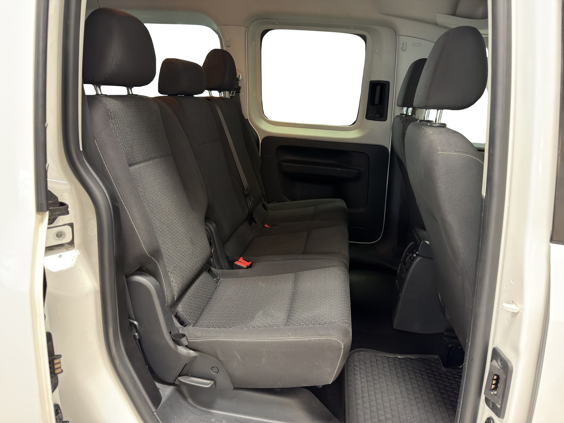 VW Caddy Maxi 1.4 TSI Family-image-9