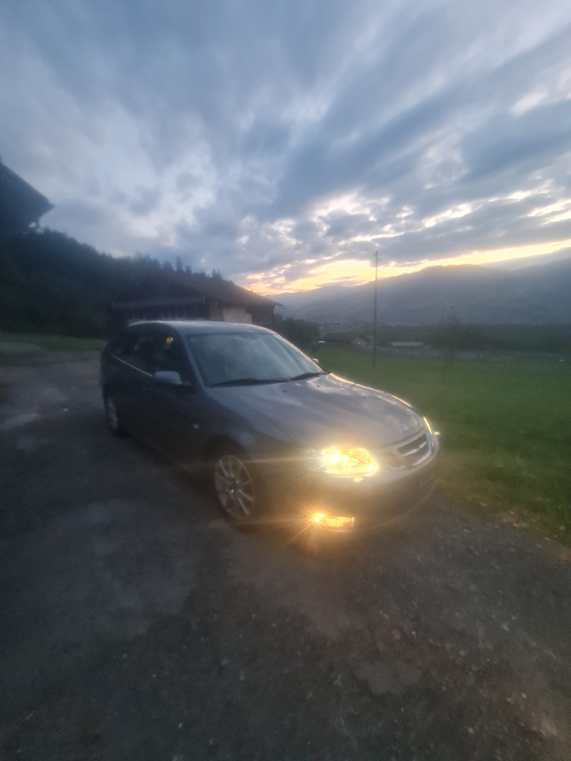 SAAB 9-3 2.0T Vector-image-1