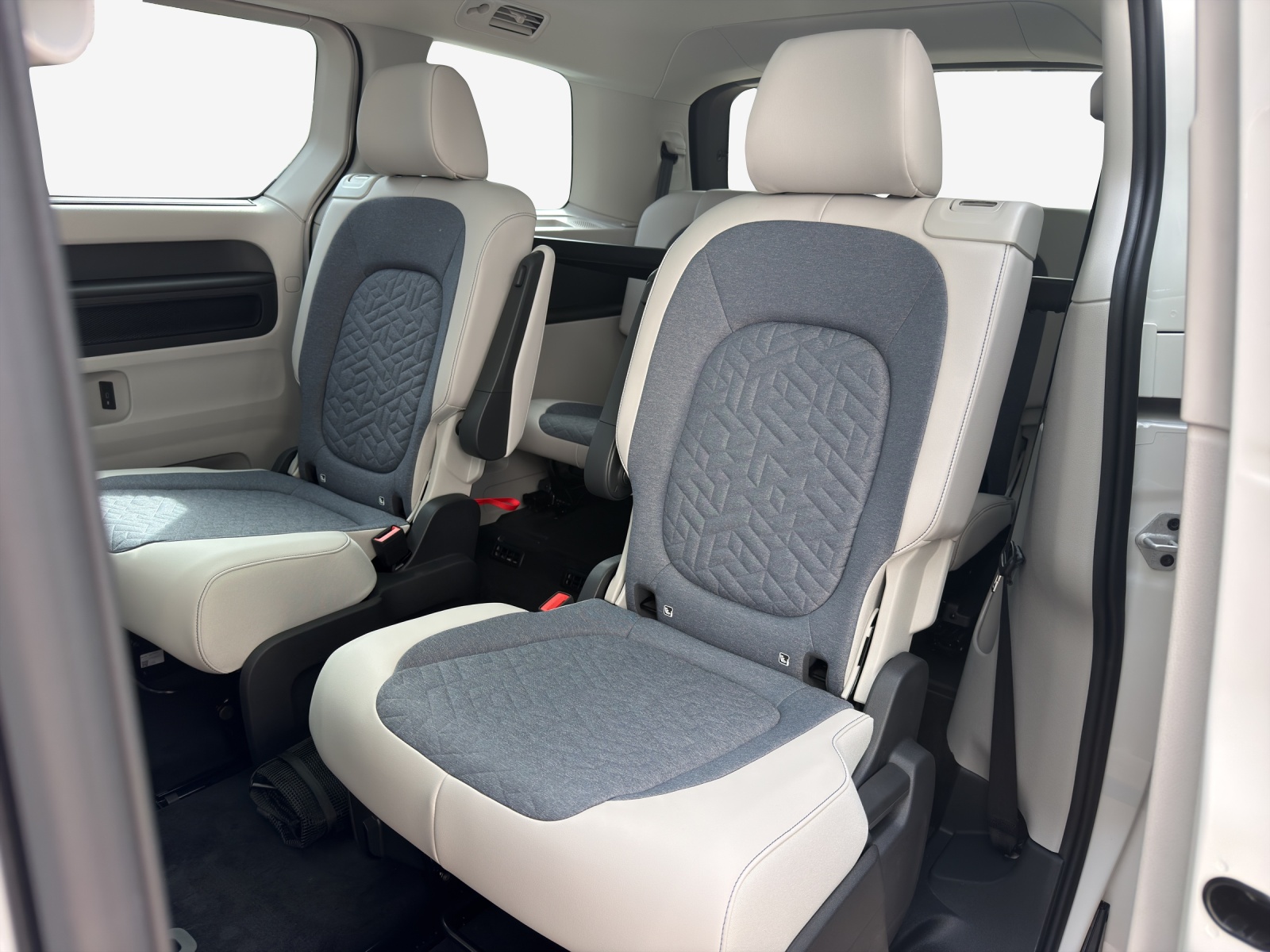 VW ID.Buzz LWB Pro 4 Motion-image-11