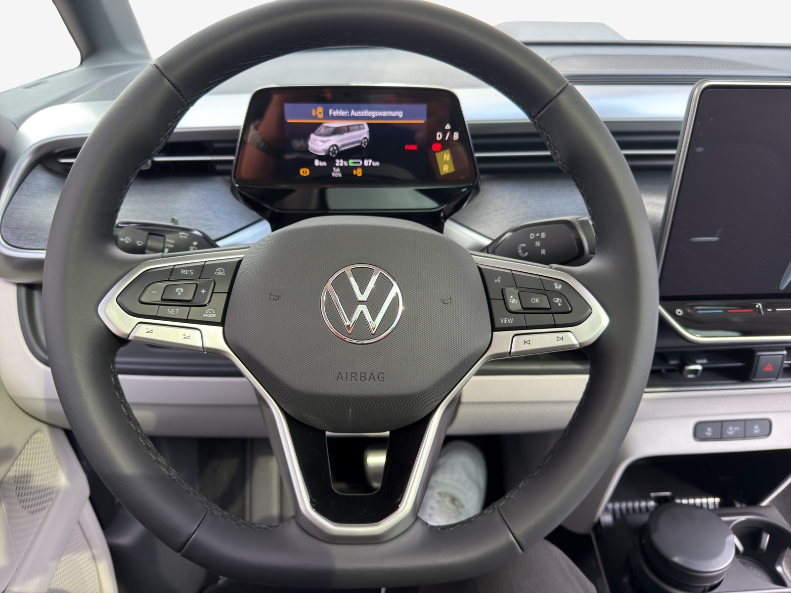 VW ID.Buzz LWB Pro 4 Motion-image-9