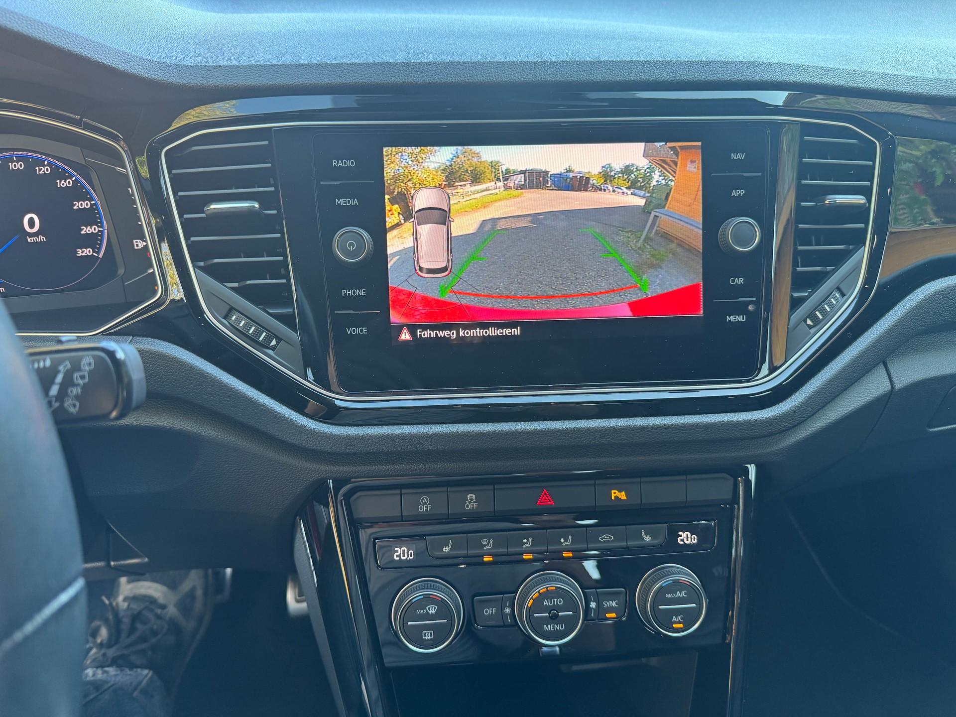 VW T-Roc 2.0 TSI R DSG 4Motion-image-9