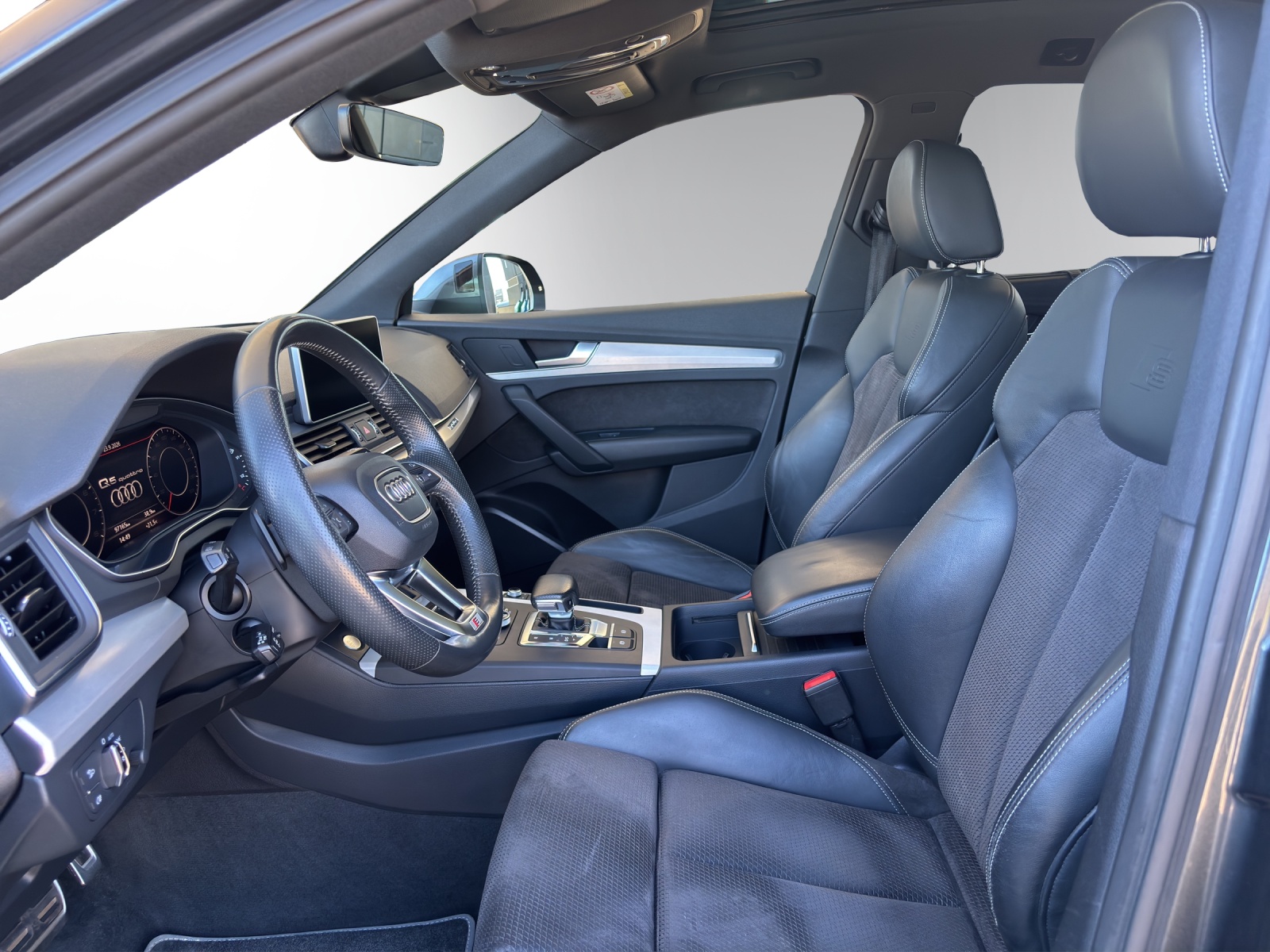 AUDI Q5 2.0 TFSI sport quattro-image-8