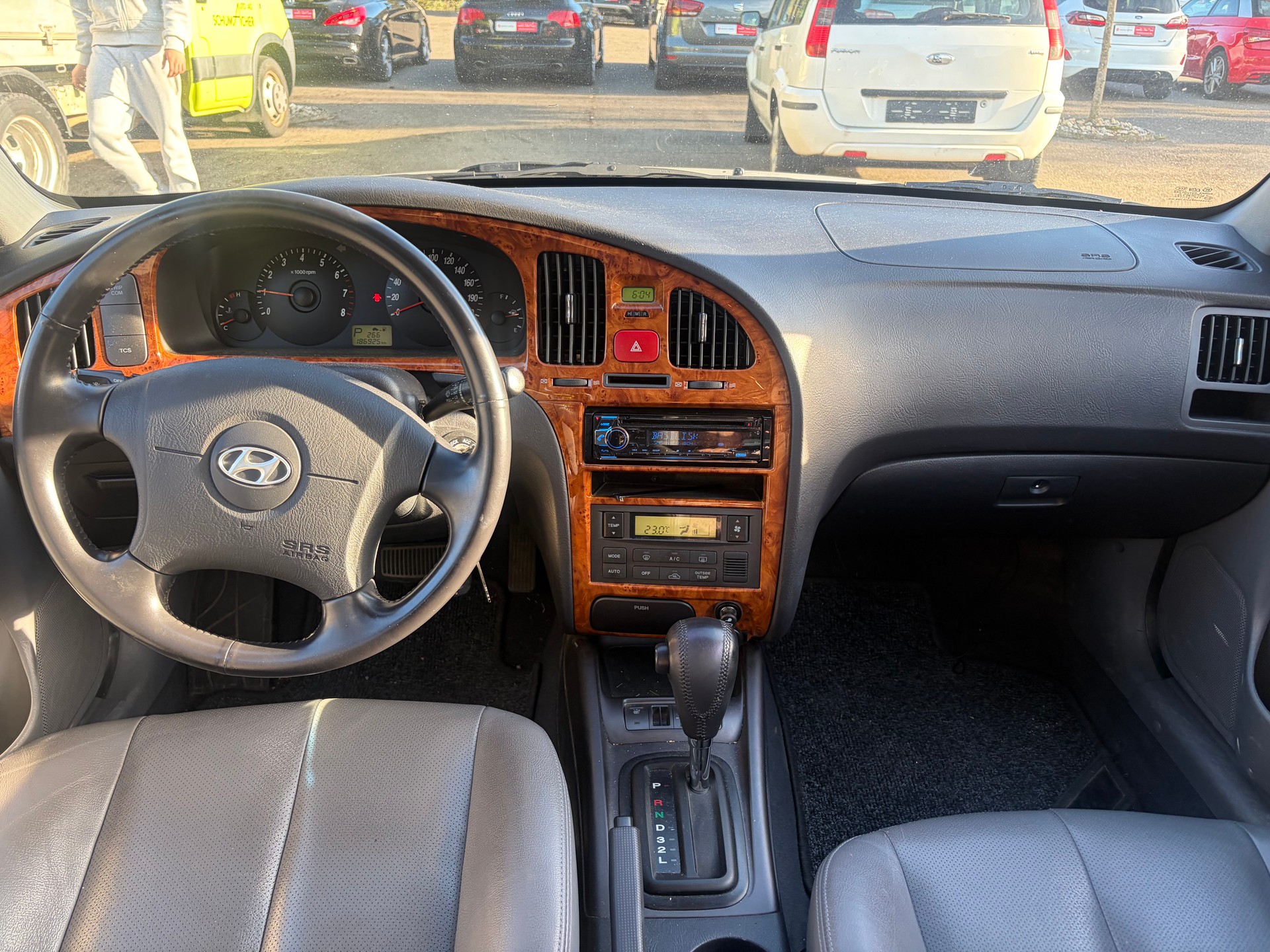 HYUNDAI Elantra 2.0 16V Swiss Edition-image-2