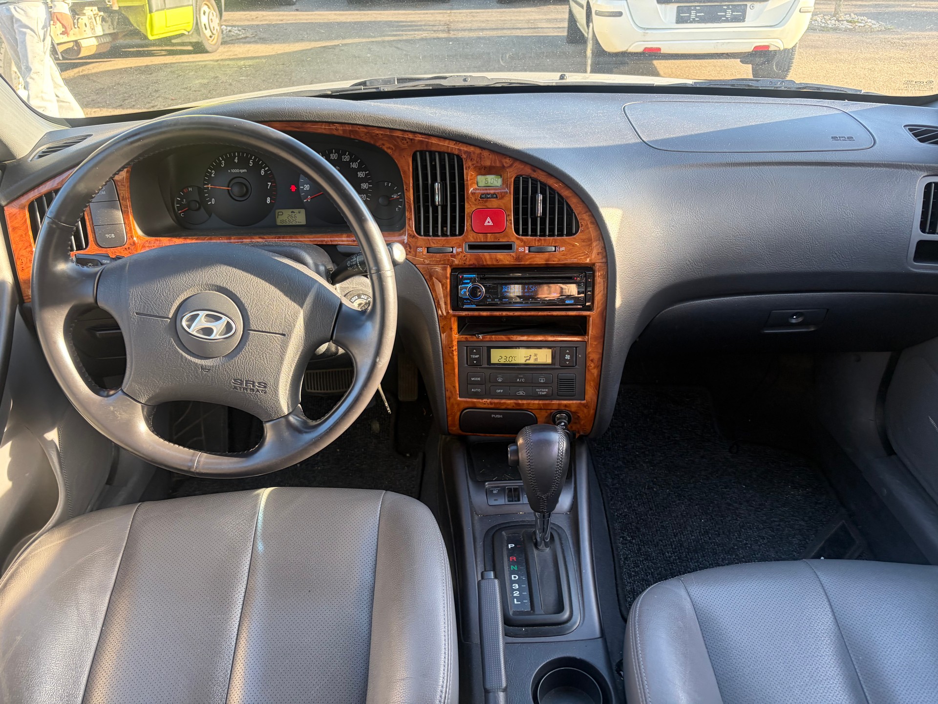 HYUNDAI Elantra 2.0 16V Swiss Edition-image-6