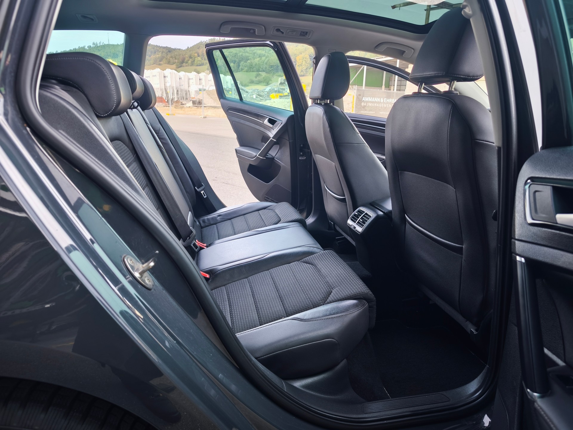 VW Golf Variant 1.4 TSI Highline DSG-image-7
