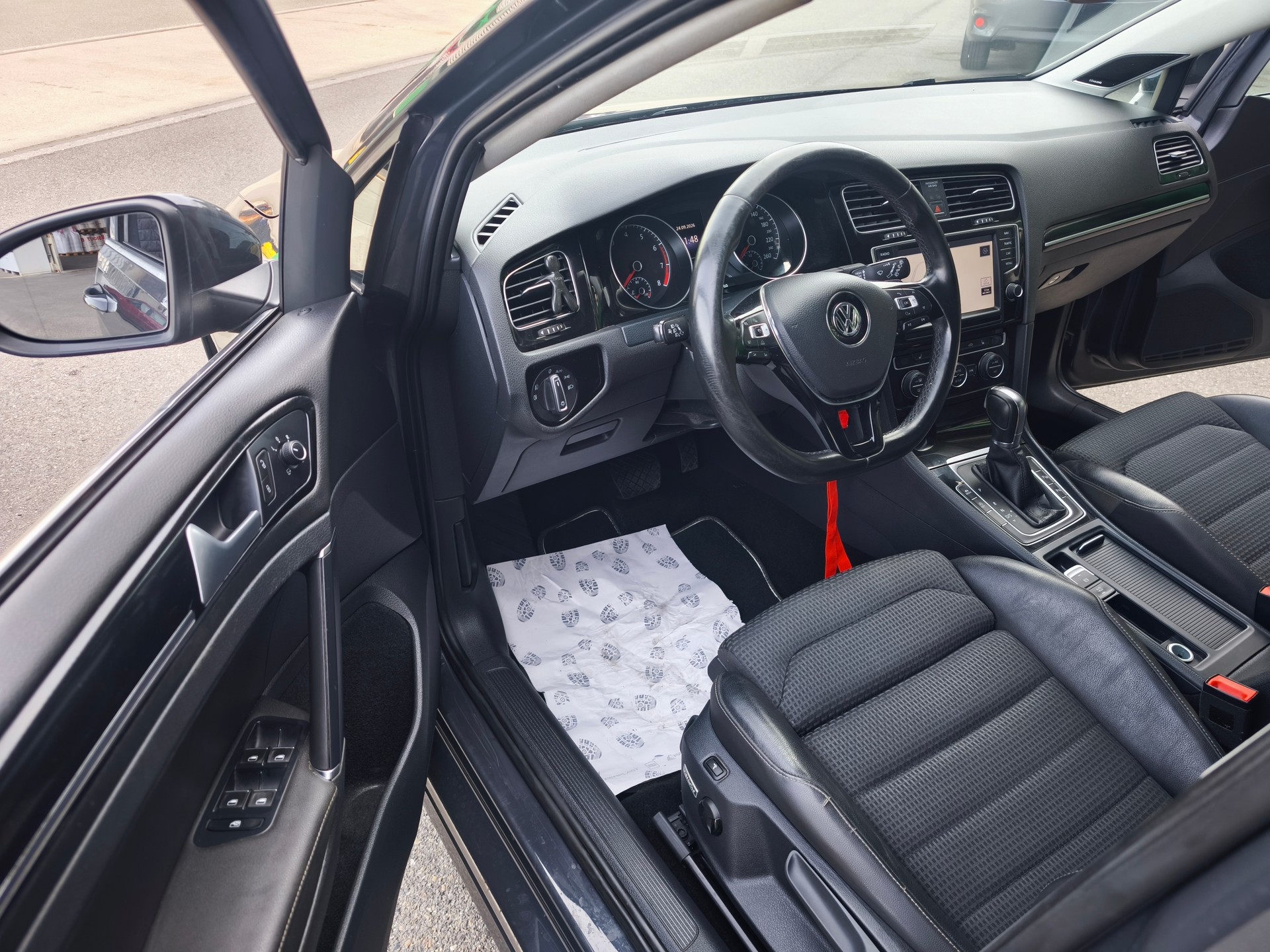 VW Golf Variant 1.4 TSI Highline DSG-image-11