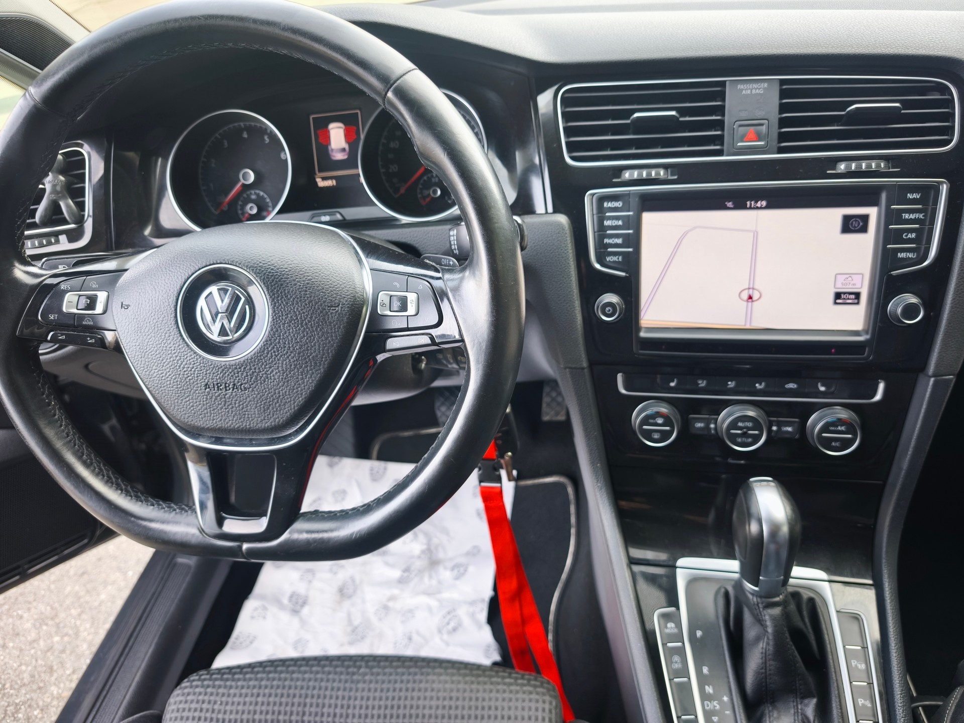 VW Golf Variant 1.4 TSI Highline DSG-image-10