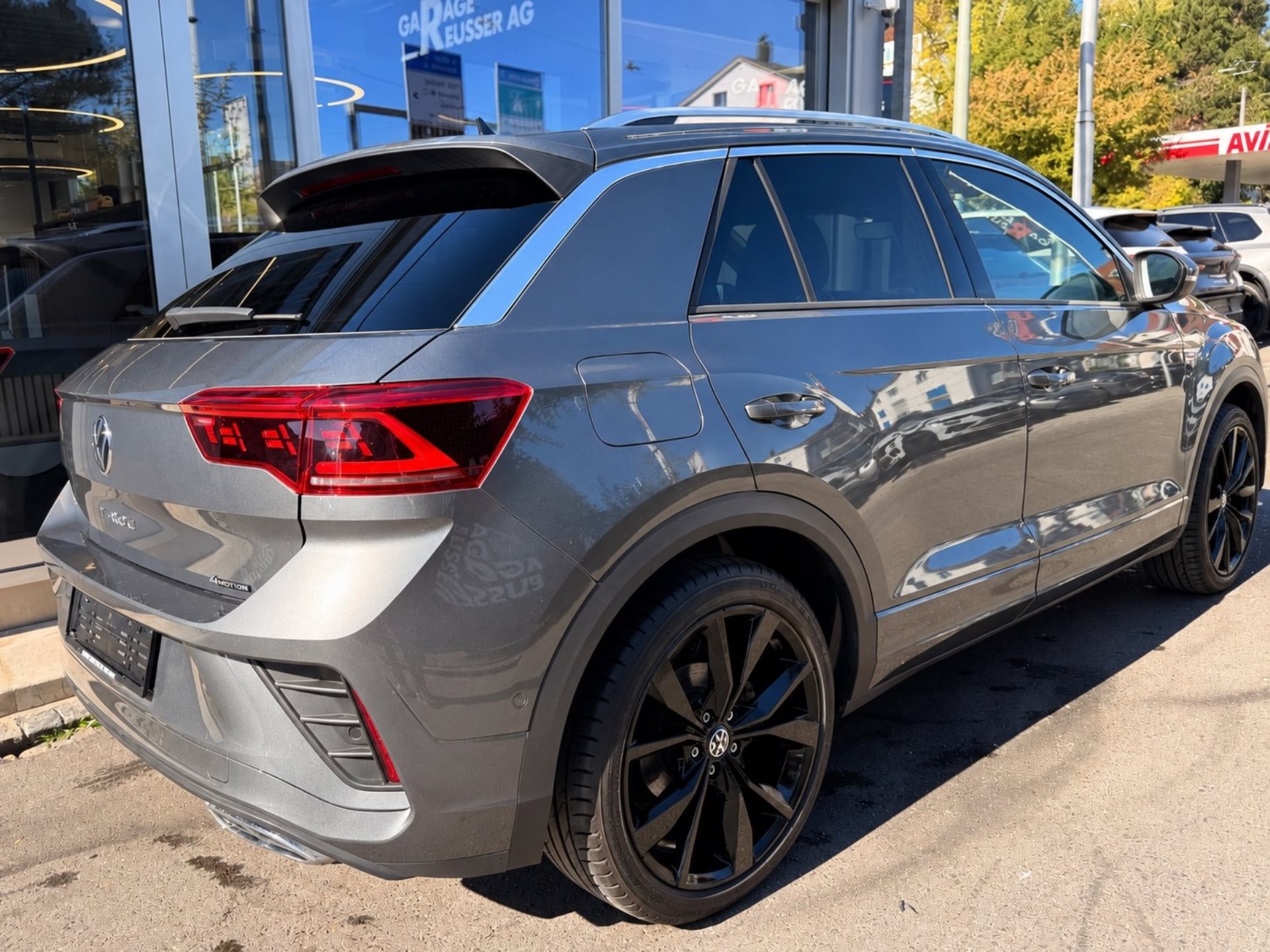 VW T-Roc R-Line 4Motion-image-3