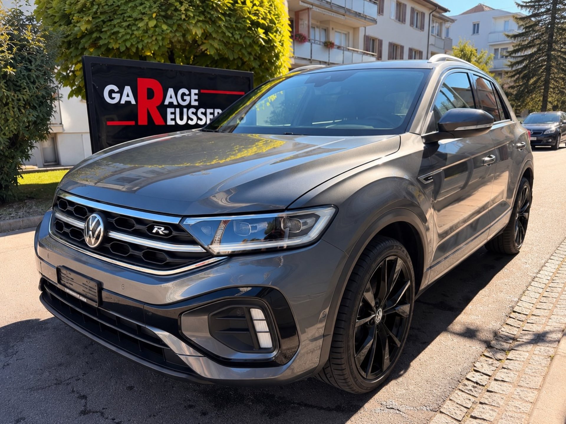 VW T-Roc R-Line 4Motion-image-0