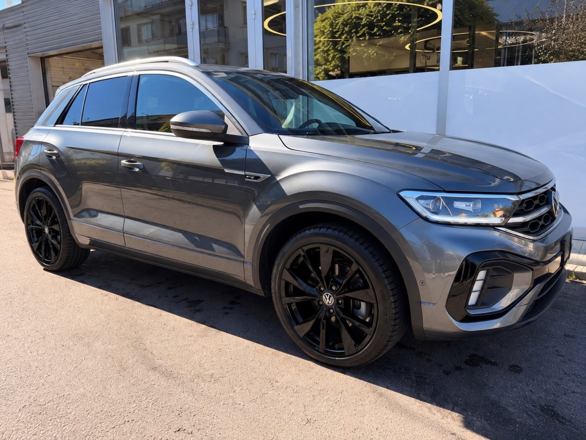 VW T-Roc R-Line 4Motion-image-2