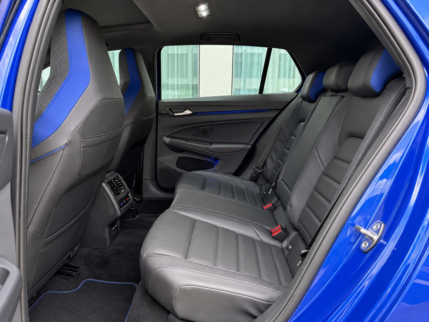 VW Golf 2.0 TSI R DSG 4Motion-image-13