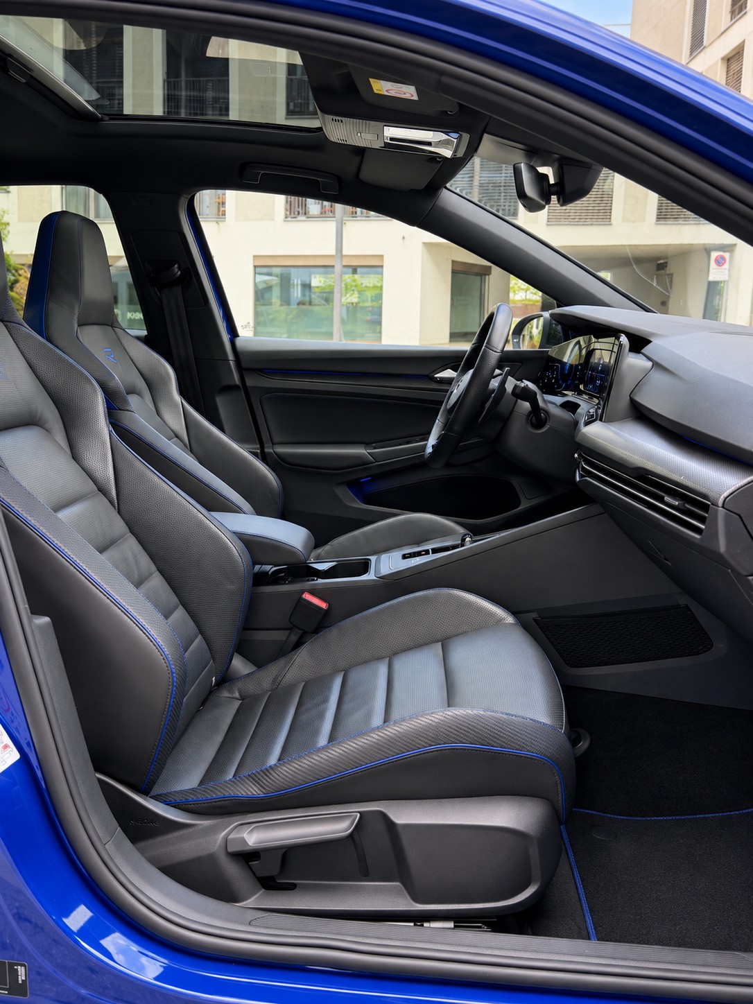 VW Golf 2.0 TSI R DSG 4Motion-image-10