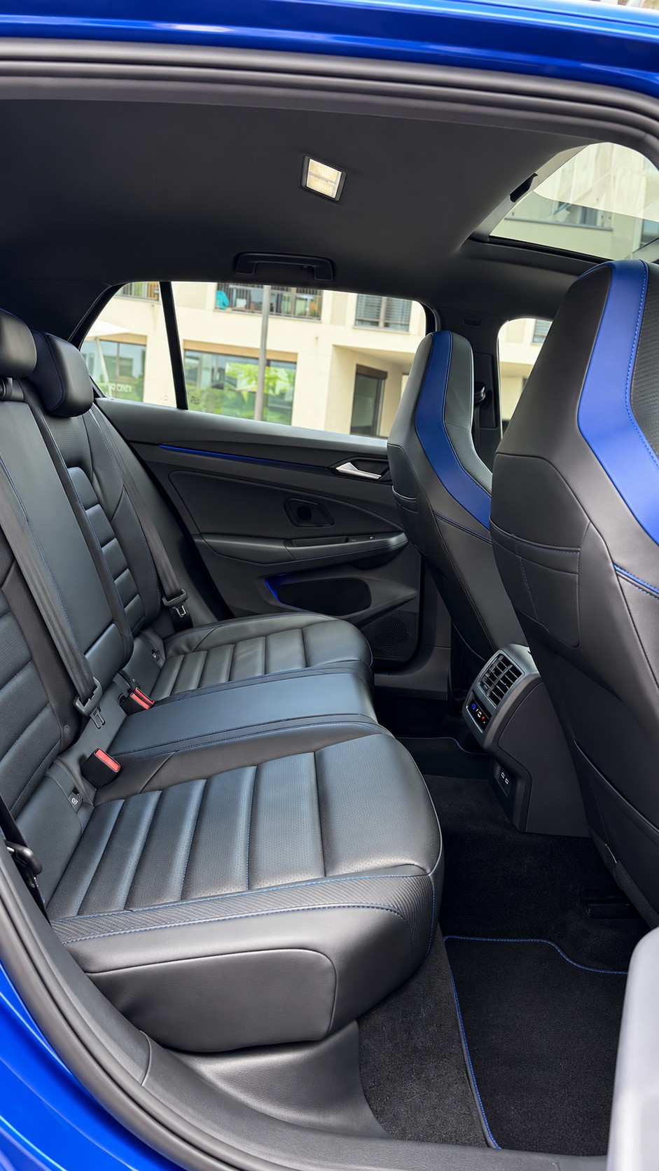 VW Golf 2.0 TSI R DSG 4Motion-image-12