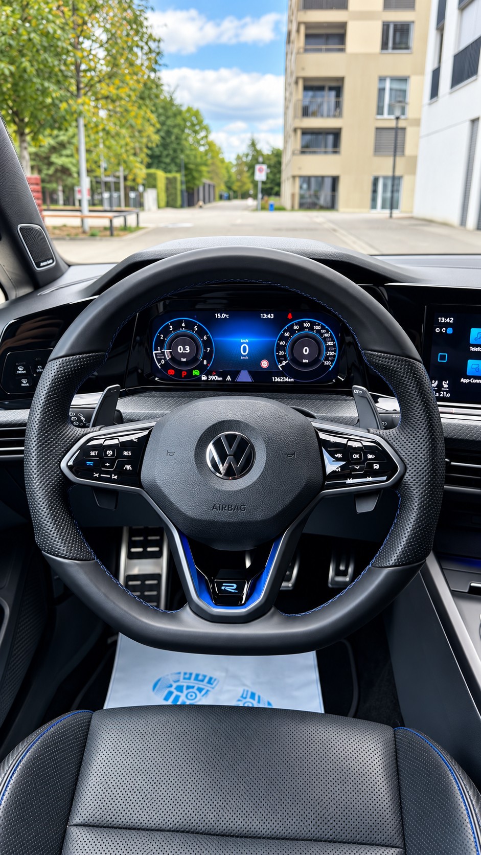 VW Golf 2.0 TSI R DSG 4Motion-image-16