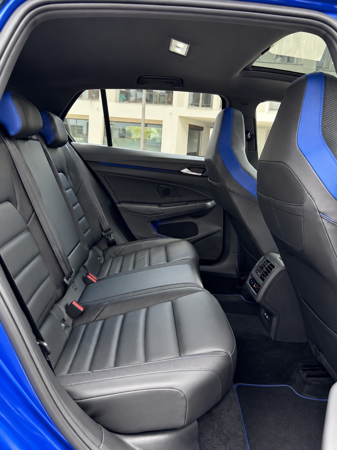 VW Golf 2.0 TSI R DSG 4Motion-image-14
