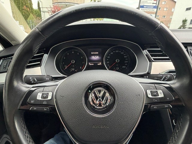 VW Passat Variant 2.0 TSI BMT Highline DSG-image-12