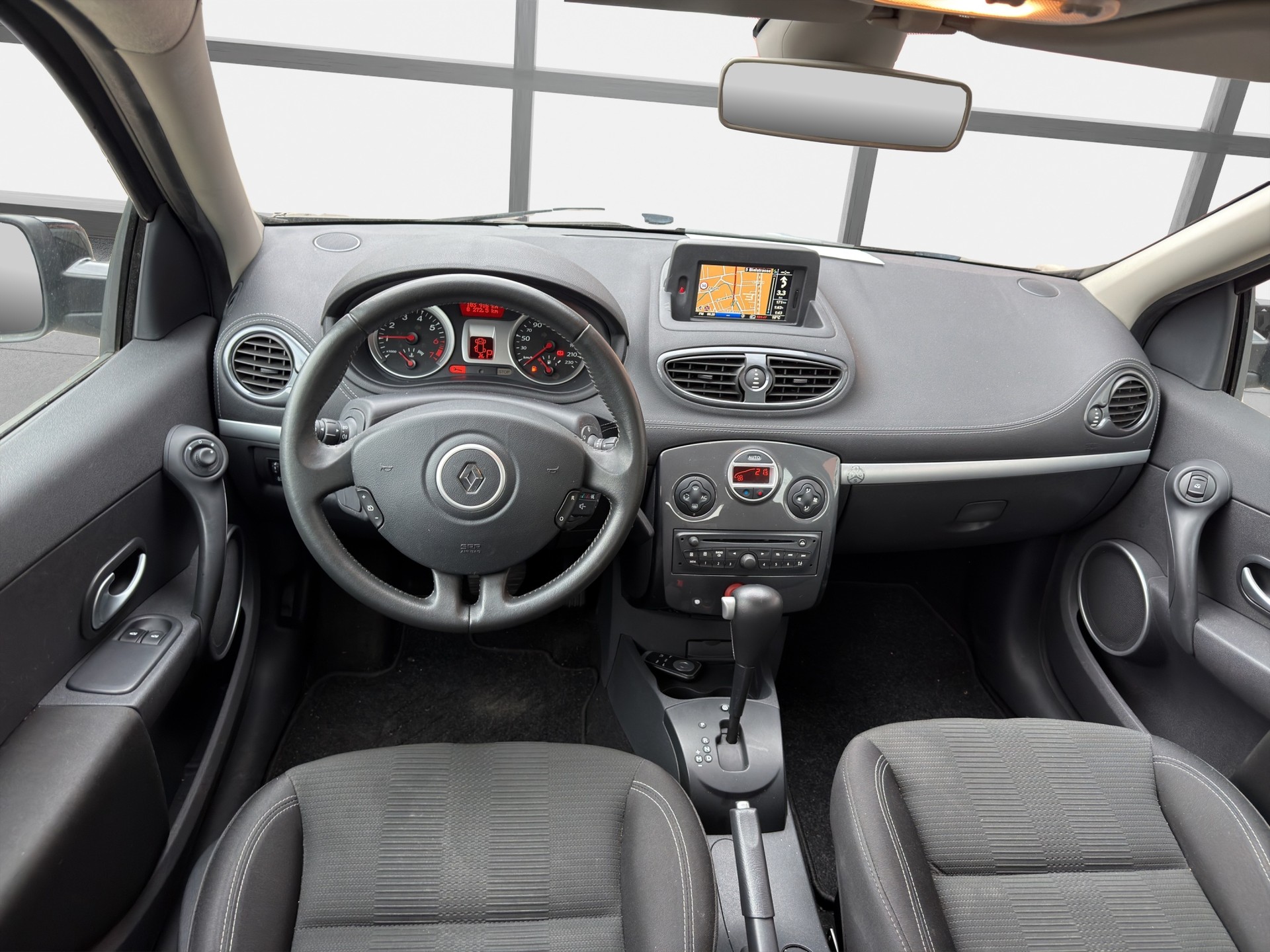RENAULT Clio Grandtour 1.6 16V Exception Automatic-image-9