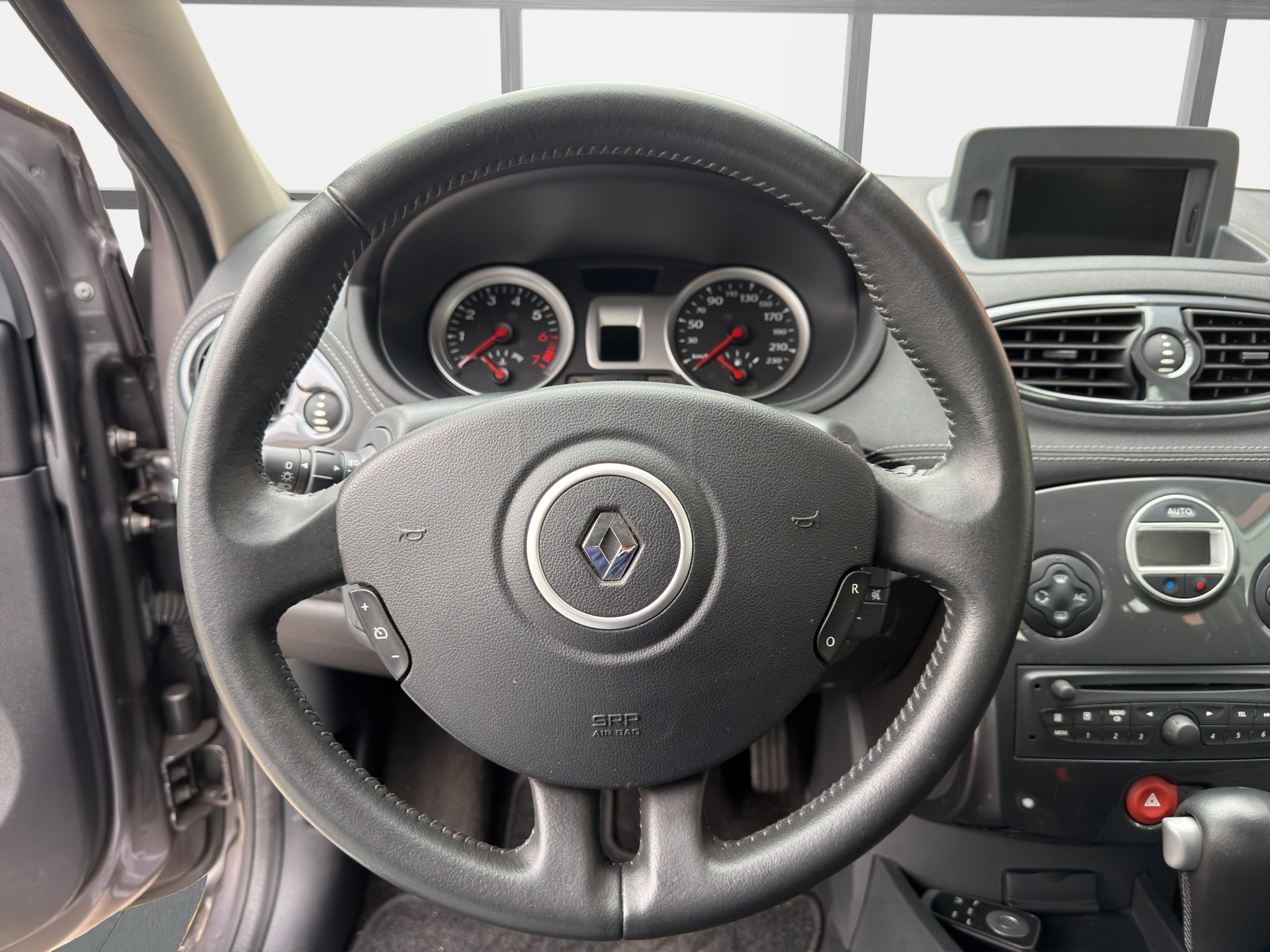 RENAULT Clio Grandtour 1.6 16V Exception Automatic-image-12