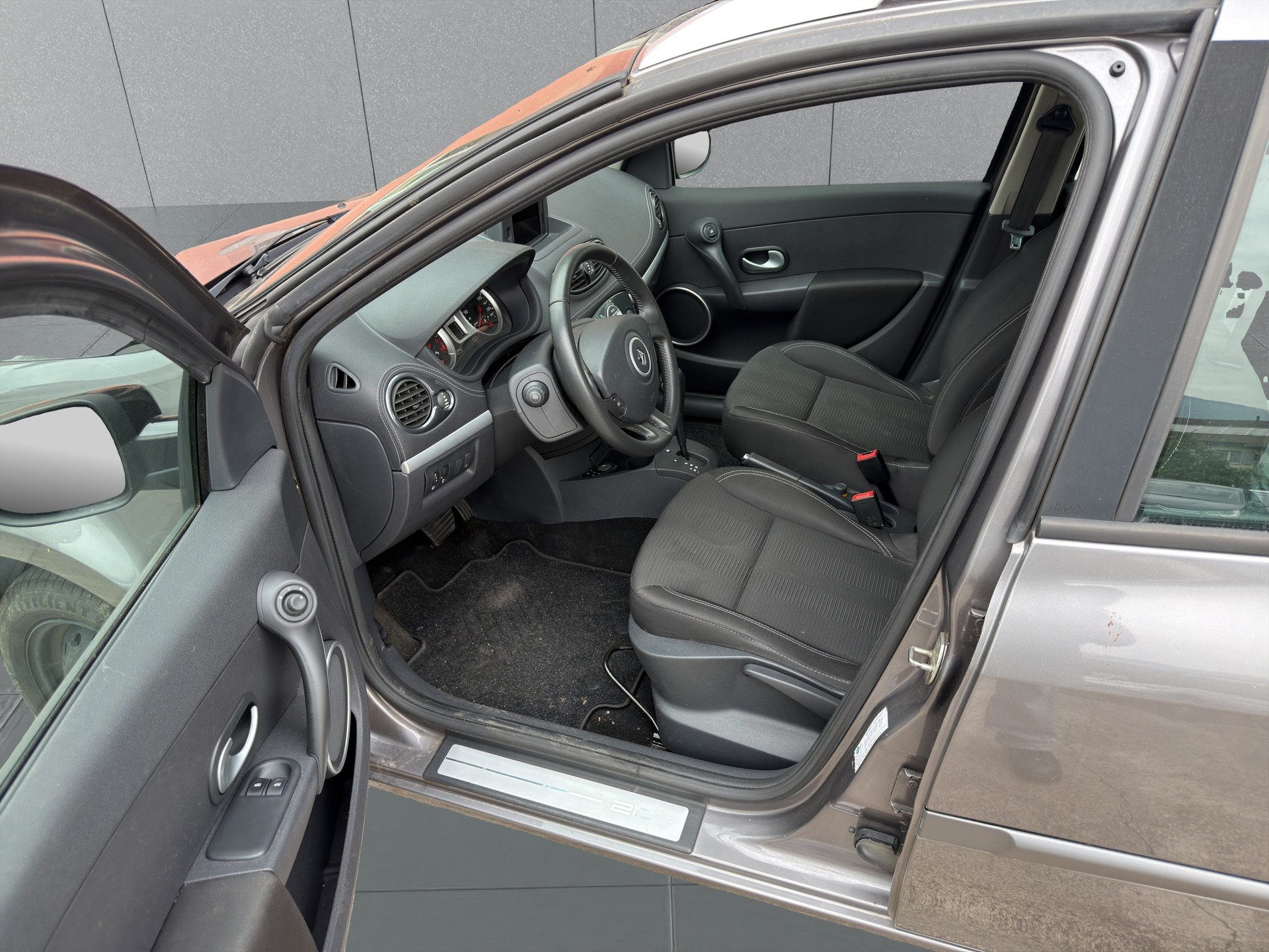 RENAULT Clio Grandtour 1.6 16V Exception Automatic-image-11