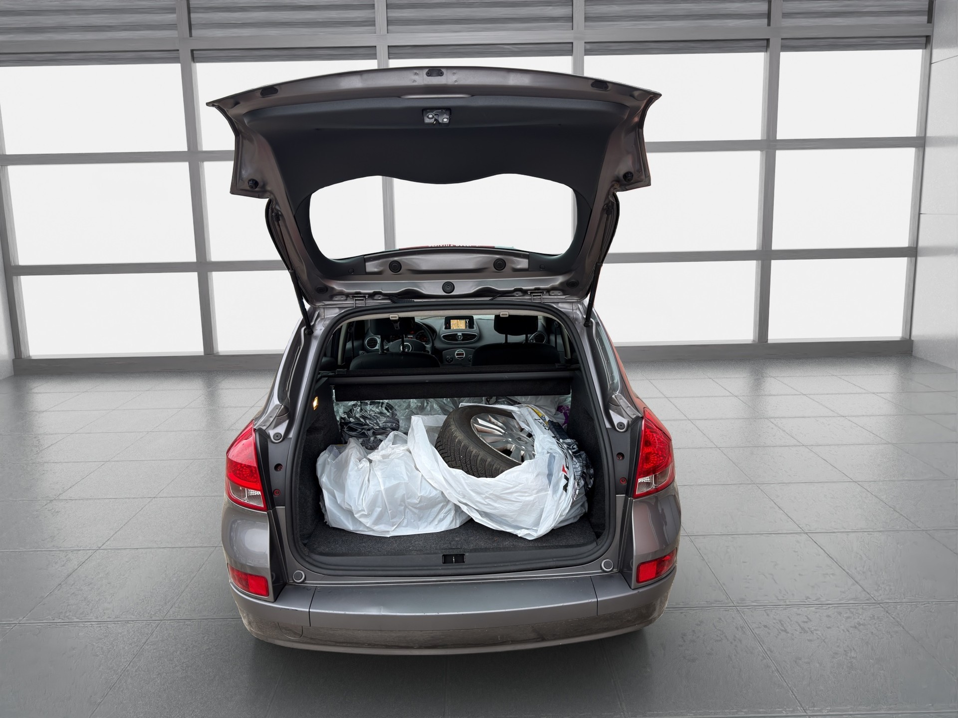 RENAULT Clio Grandtour 1.6 16V Exception Automatic-image-8