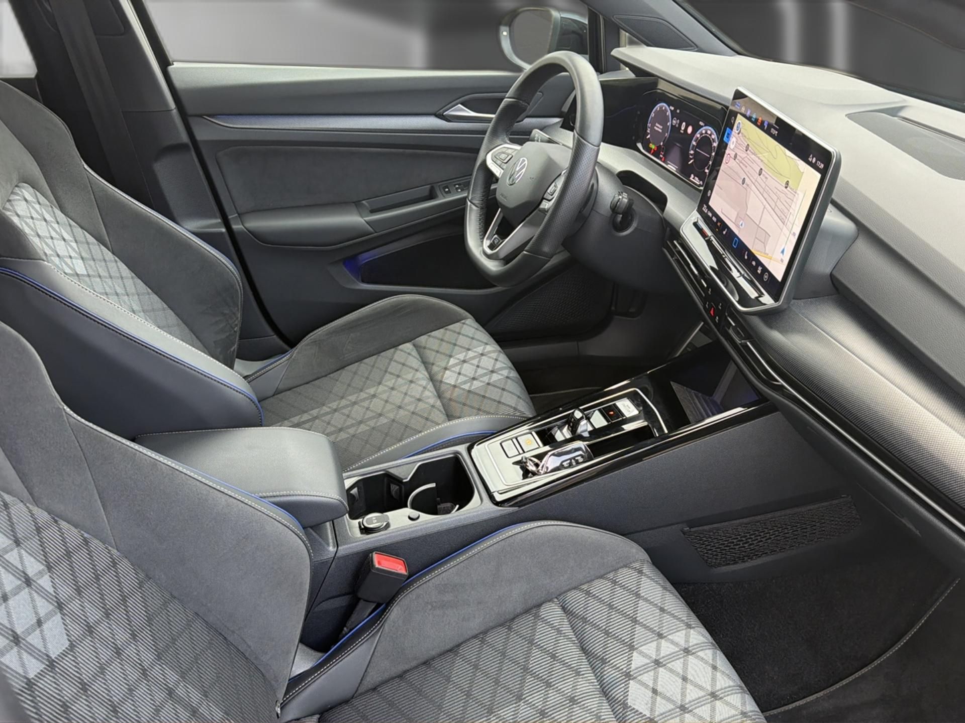 VW Golf VIII 1.5 eTSI Mild Hybrid-image-15