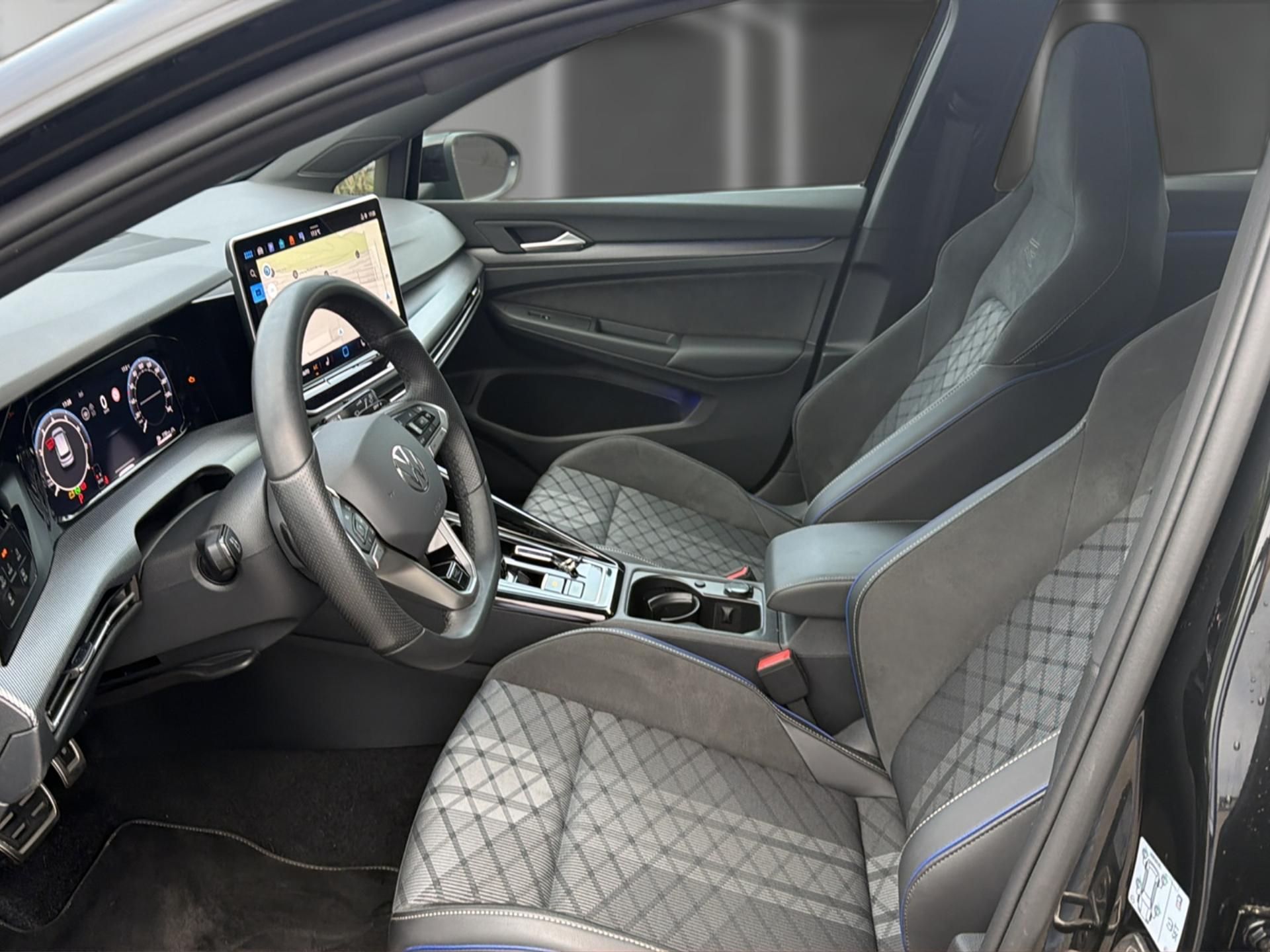 VW Golf VIII 1.5 eTSI Mild Hybrid-image-10