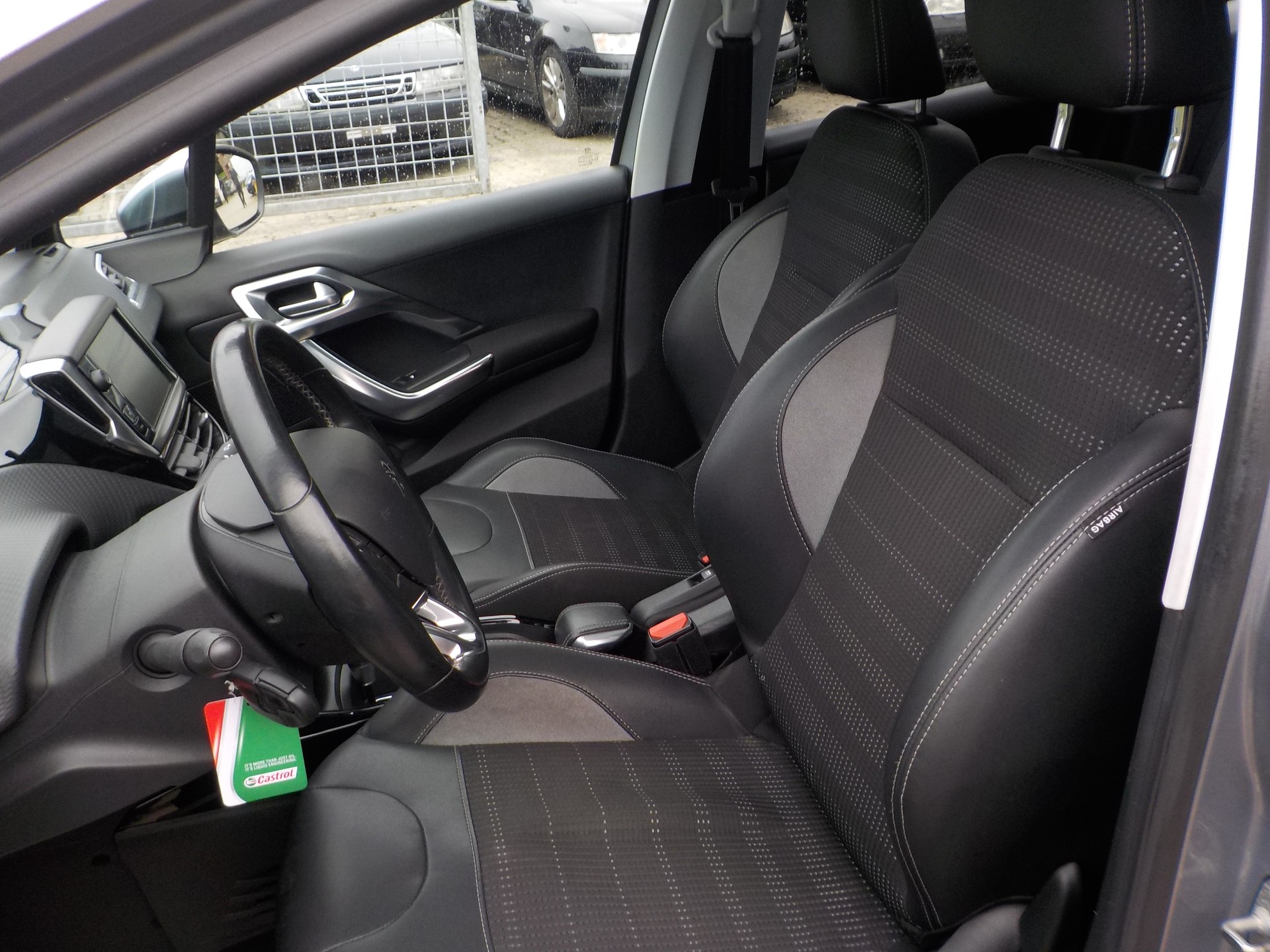 PEUGEOT 2008 1.2 PureTech Allure EAT6-image-8