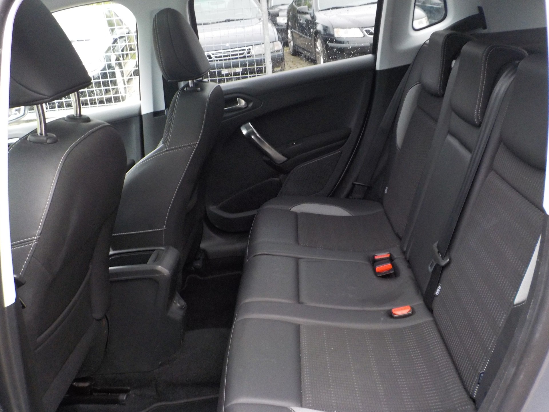 PEUGEOT 2008 1.2 PureTech Allure EAT6-image-7