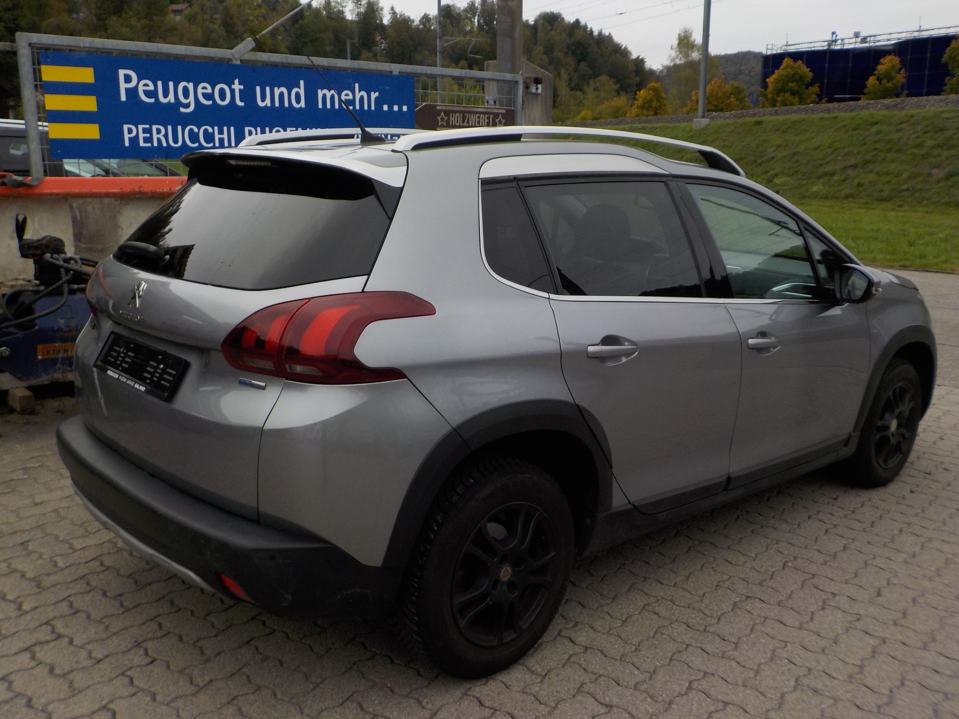 PEUGEOT 2008 1.2 PureTech Allure EAT6-image-3