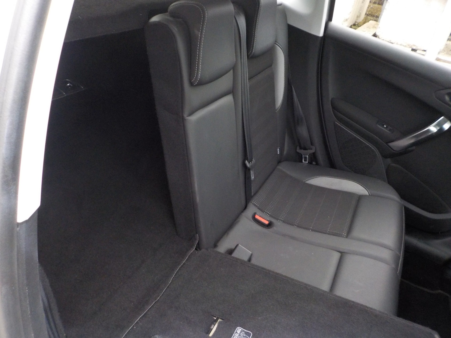 PEUGEOT 2008 1.2 PureTech Allure EAT6-image-6