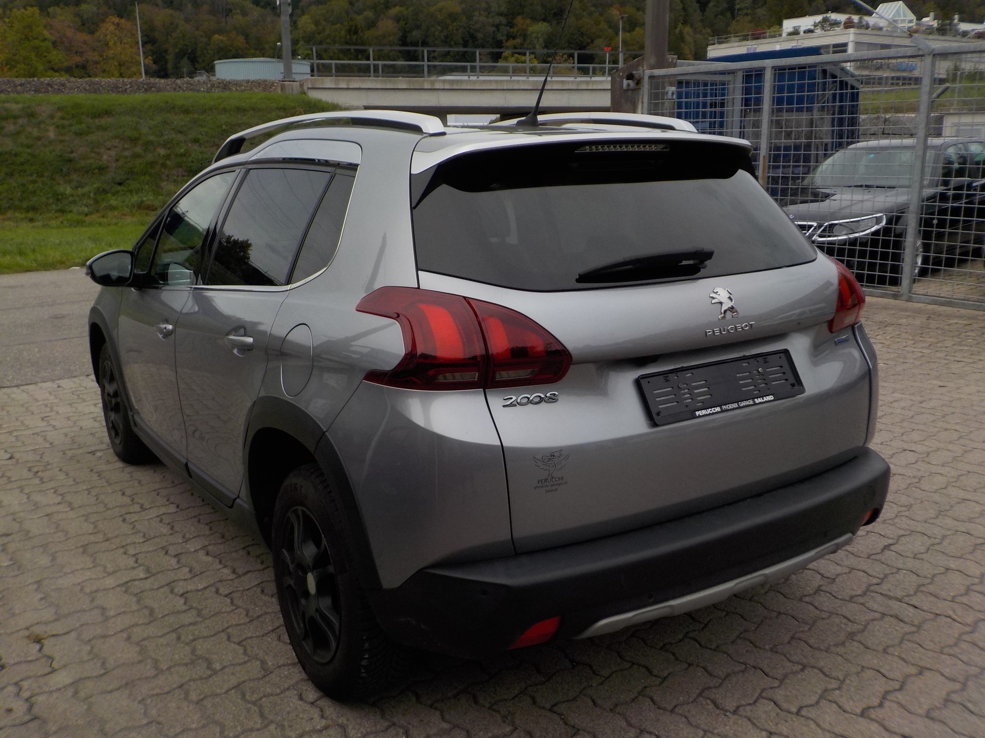 PEUGEOT 2008 1.2 PureTech Allure EAT6-image-2
