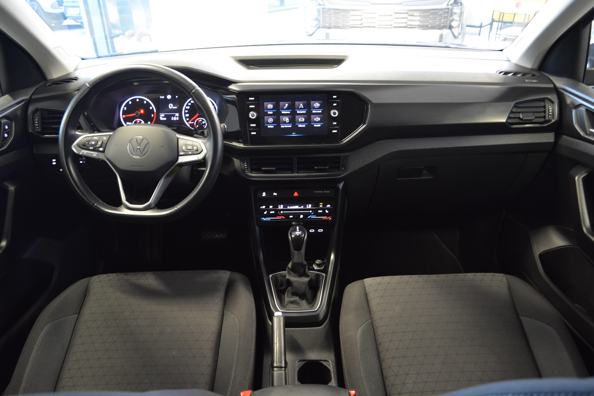 VW T-Cross 1.0 TSI 110 Life DSG-image-11