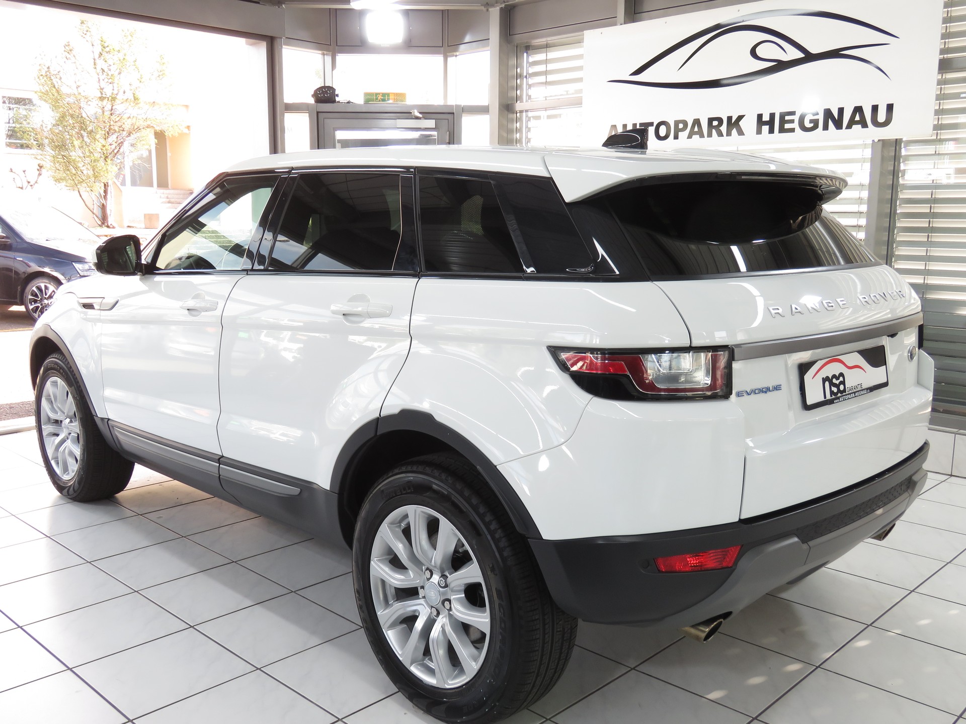 LAND ROVER Range Rover Evoque 2.0 TD4 Pure-image-5