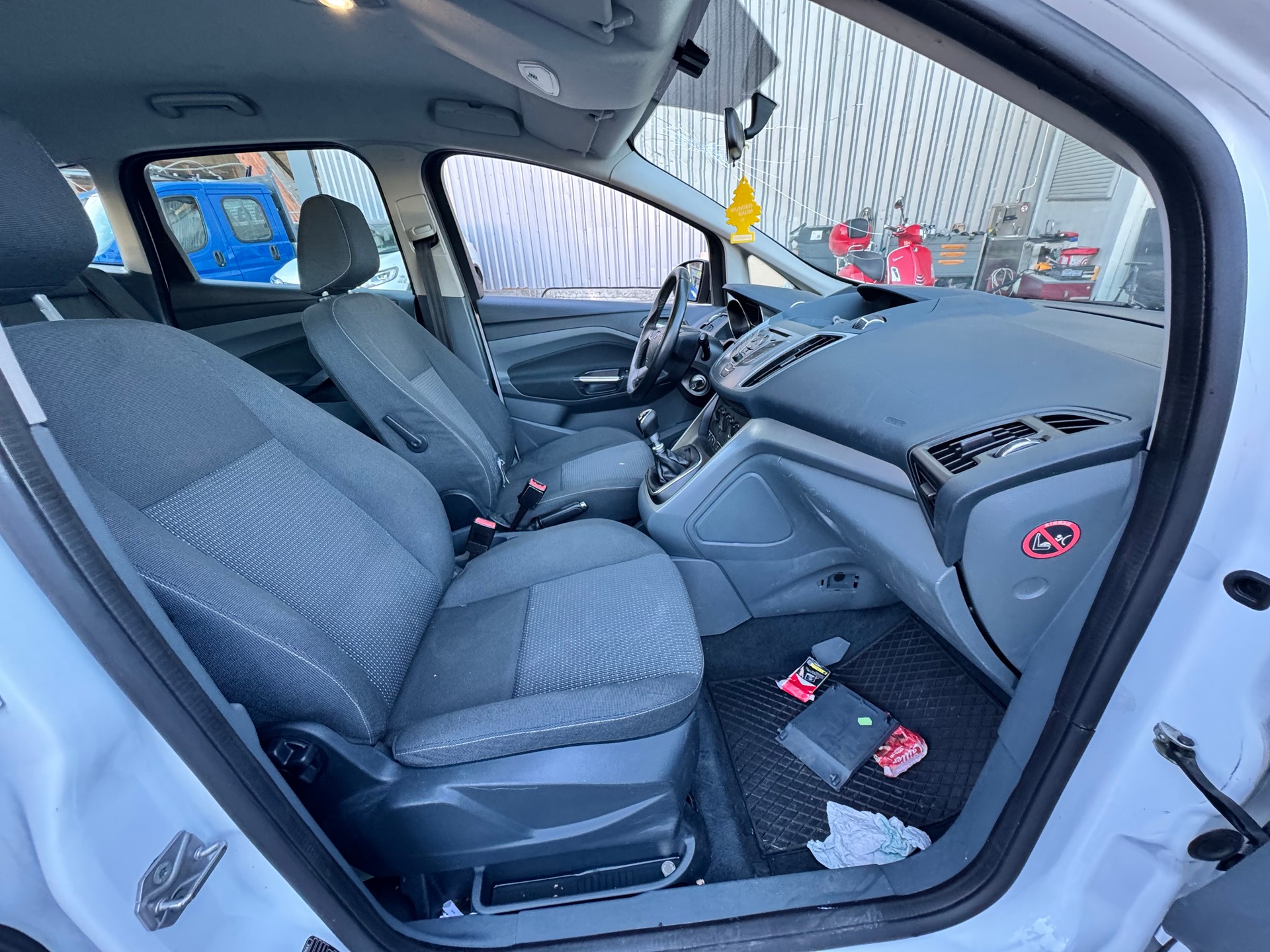 FORD C-Max 1.6 SCTi Titanium-image-9