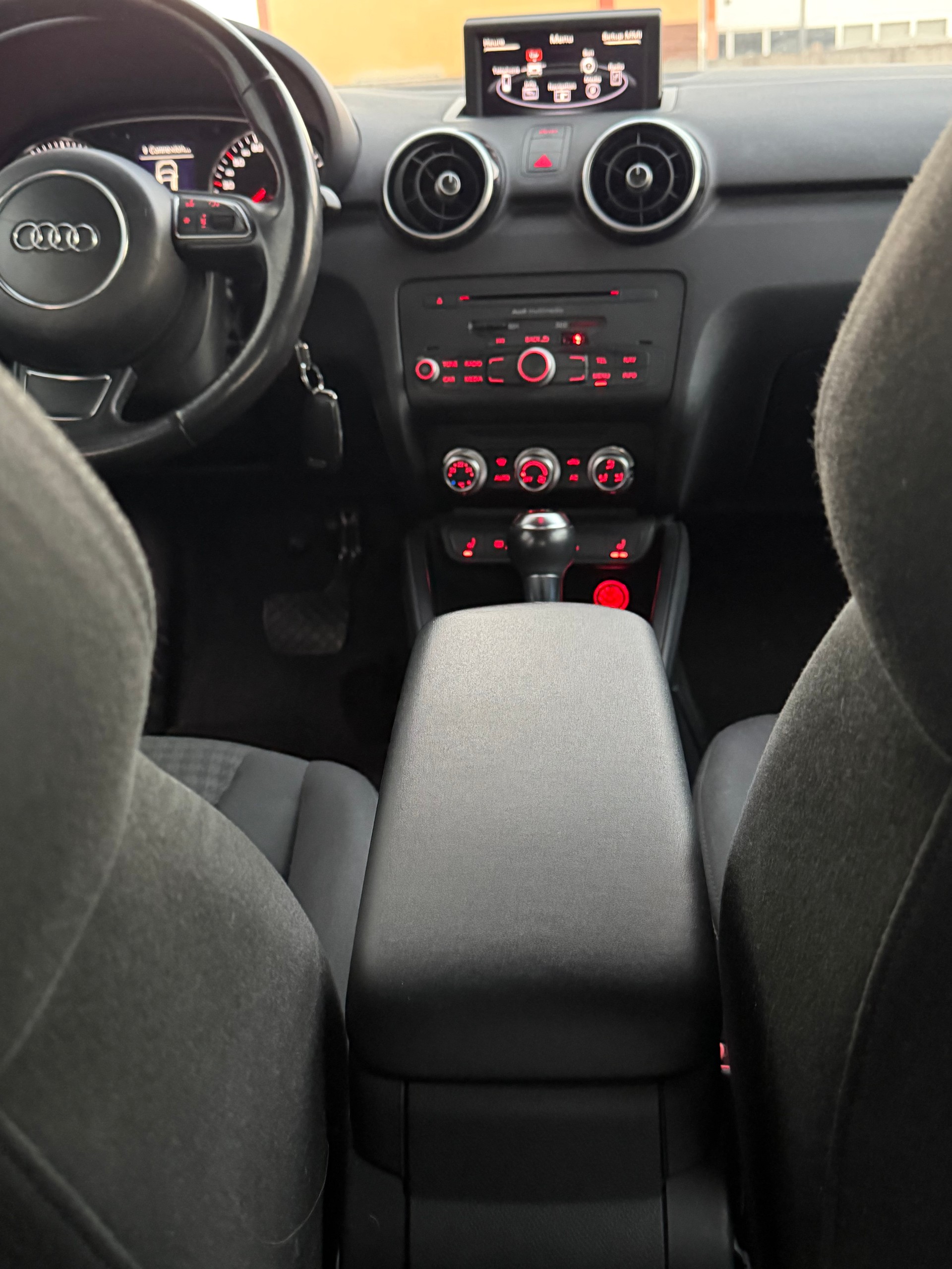 AUDI A1 Sportback 1.4 TFSI Ambition S-tronic-image-13