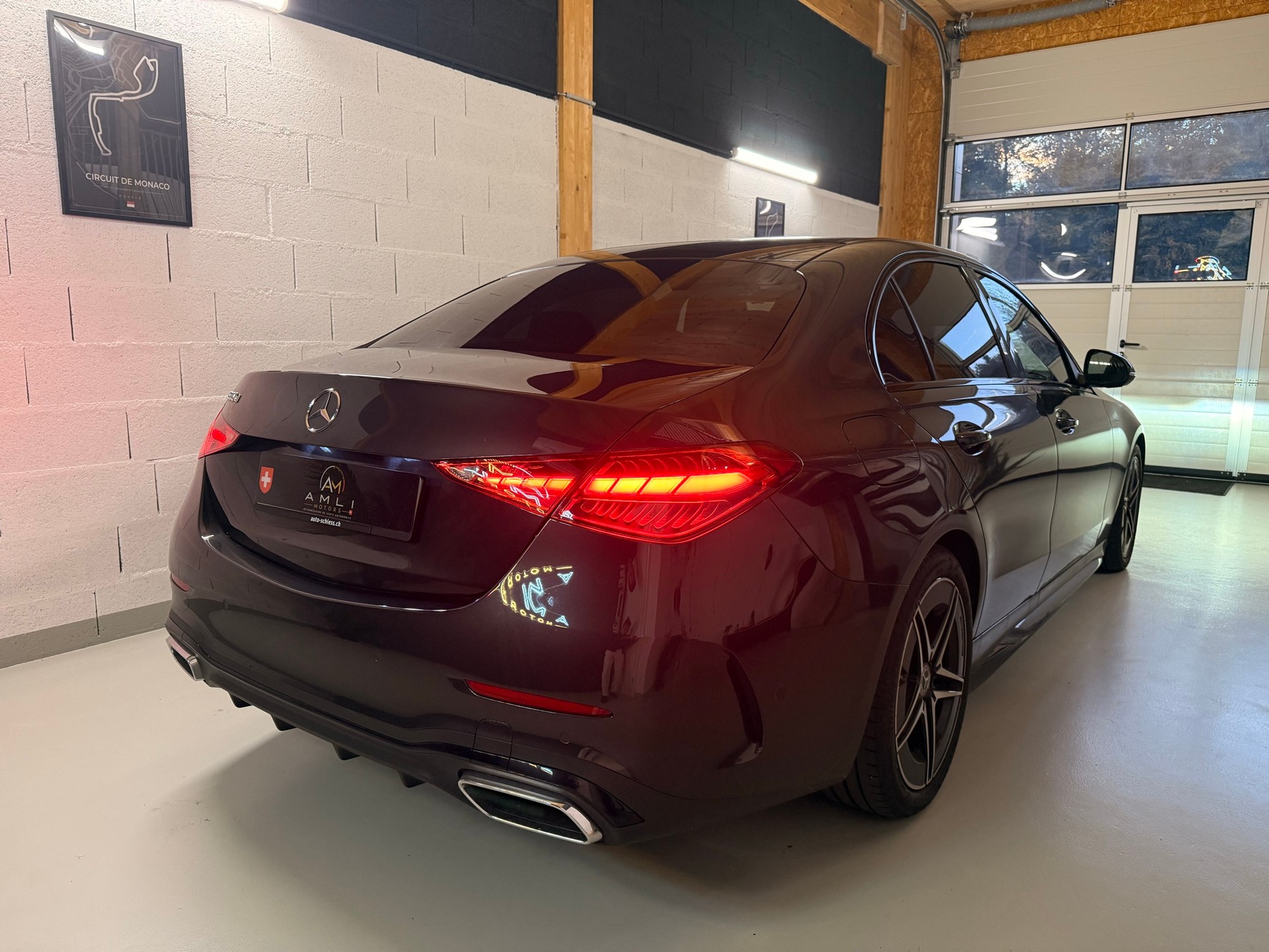 MERCEDES-BENZ C220D-showroom-element-2