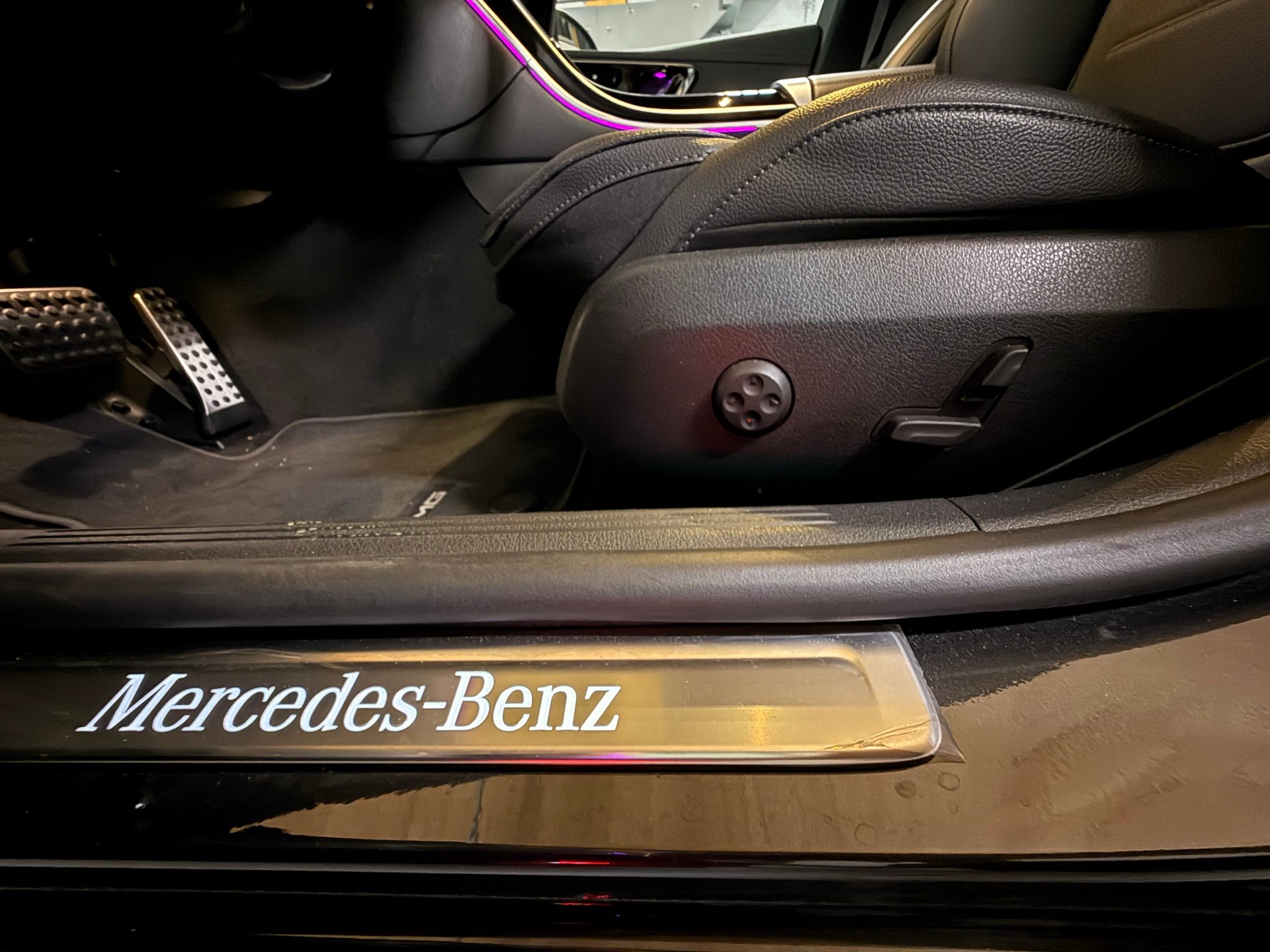 MERCEDES-BENZ C220D-image-9