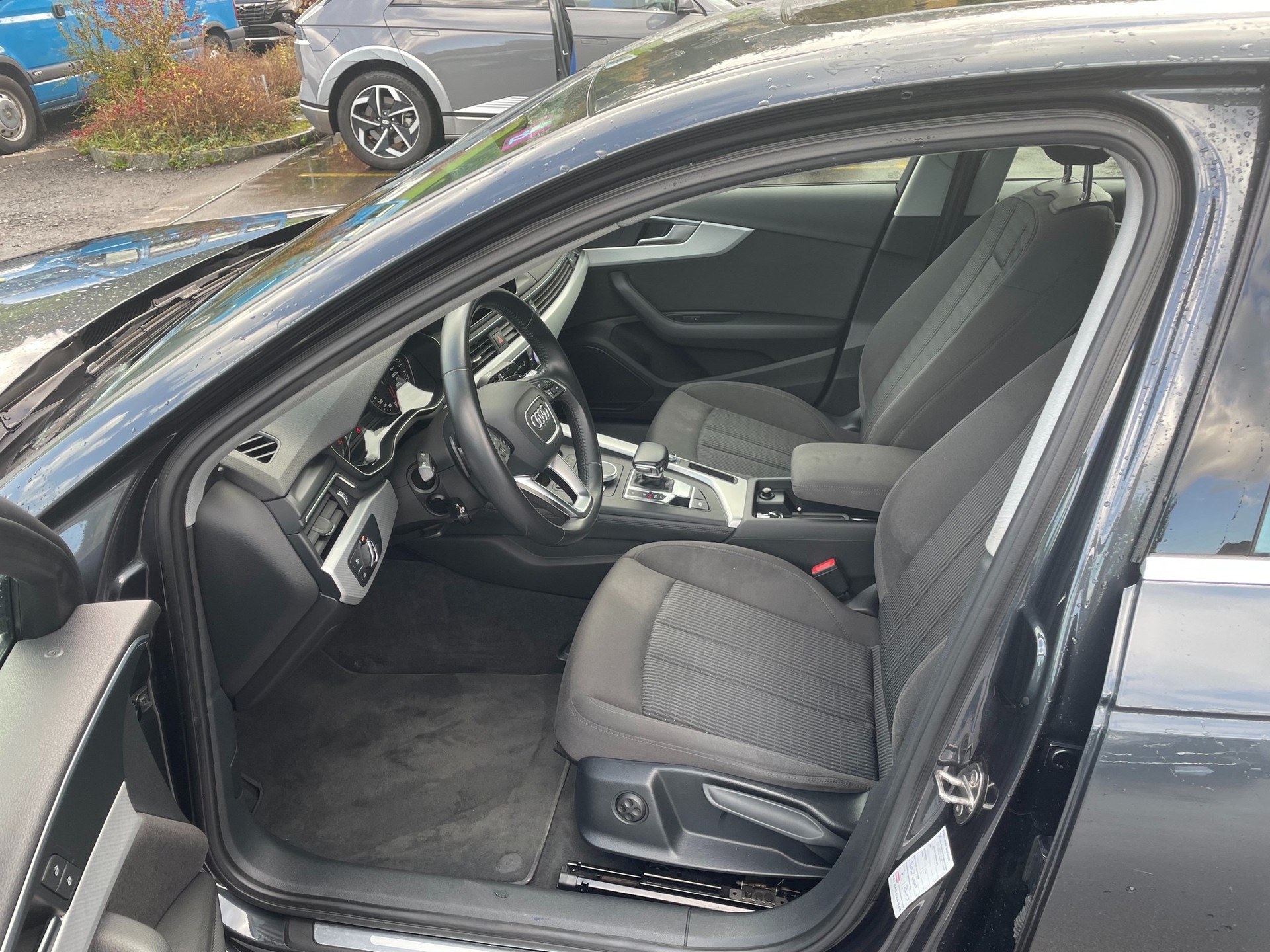 AUDI A4 2.0 TDI Design S-tronic-image-10