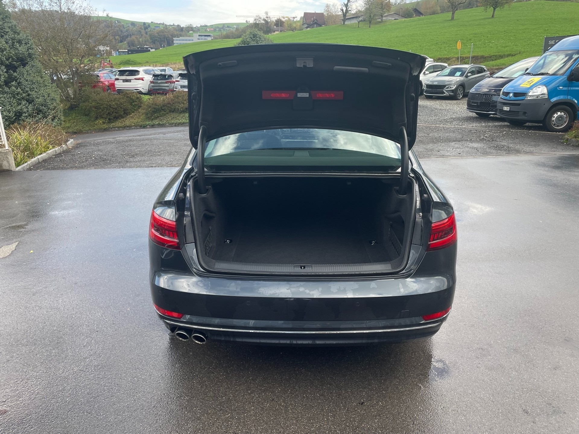 AUDI A4 2.0 TDI Design S-tronic-image-11