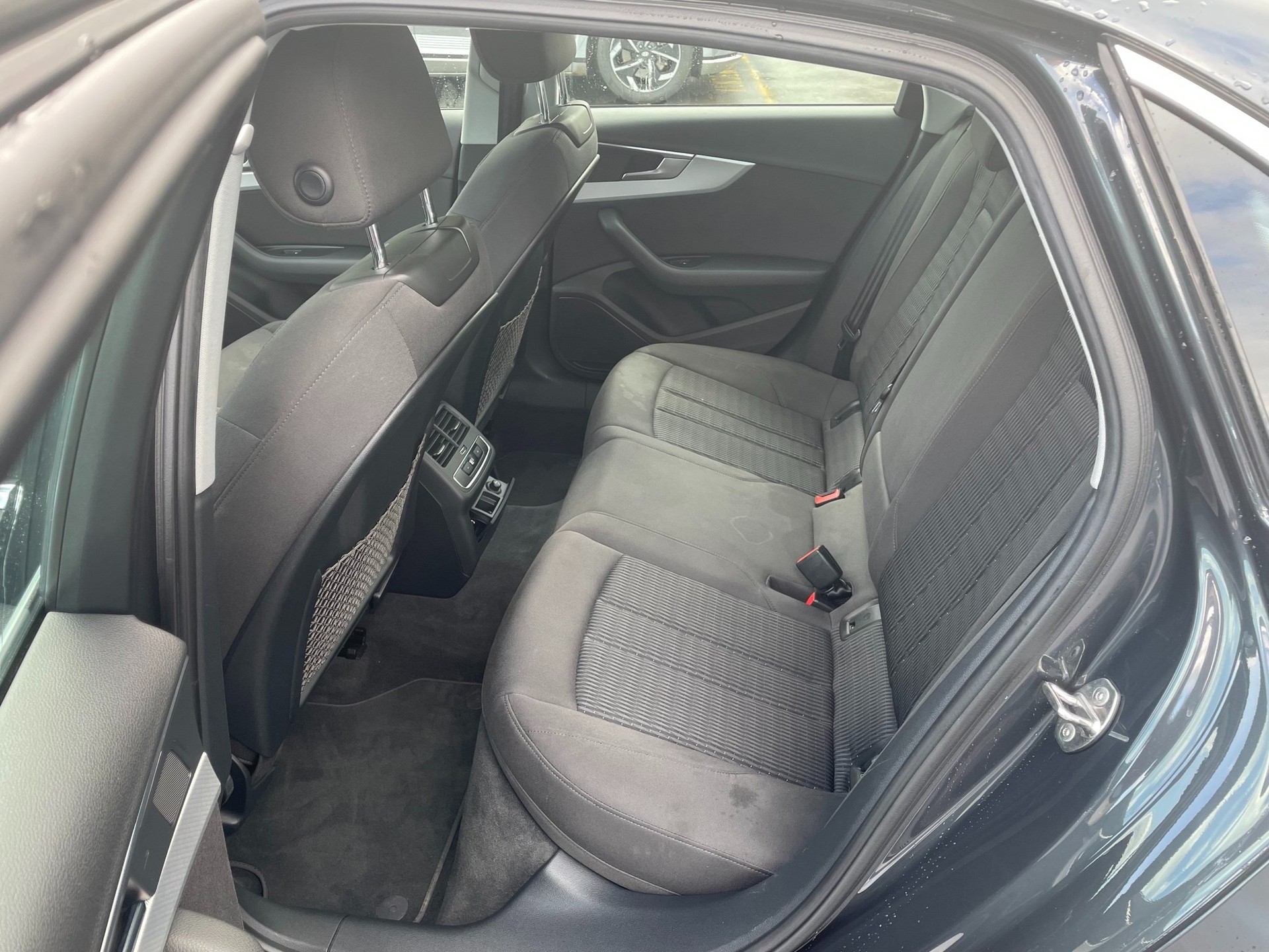 AUDI A4 2.0 TDI Design S-tronic-image-4