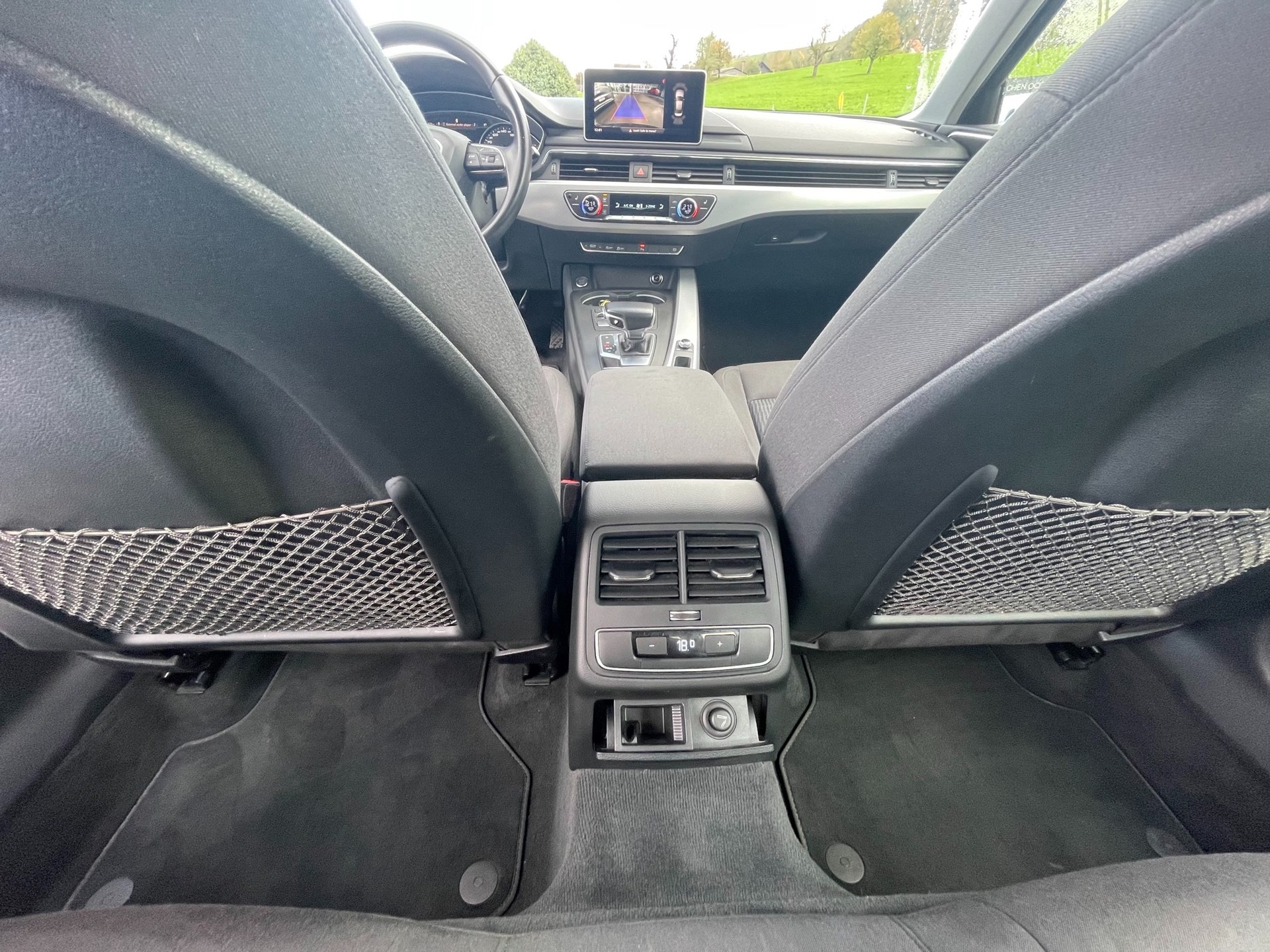 AUDI A4 2.0 TDI Design S-tronic-image-9