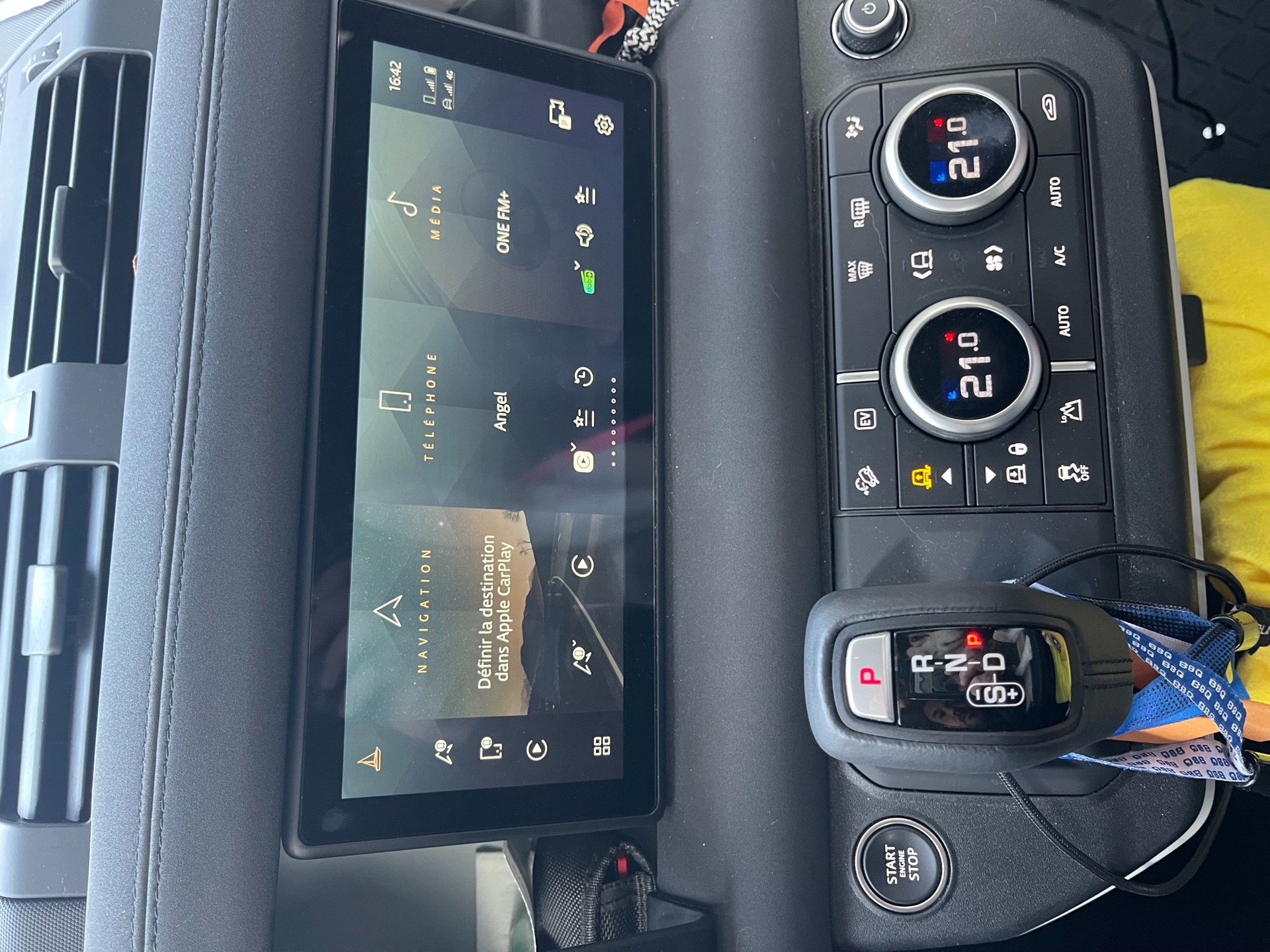 LAND ROVER Defender 110 P400e Si4 PHEV X-Dynamic SE AT8-image-4